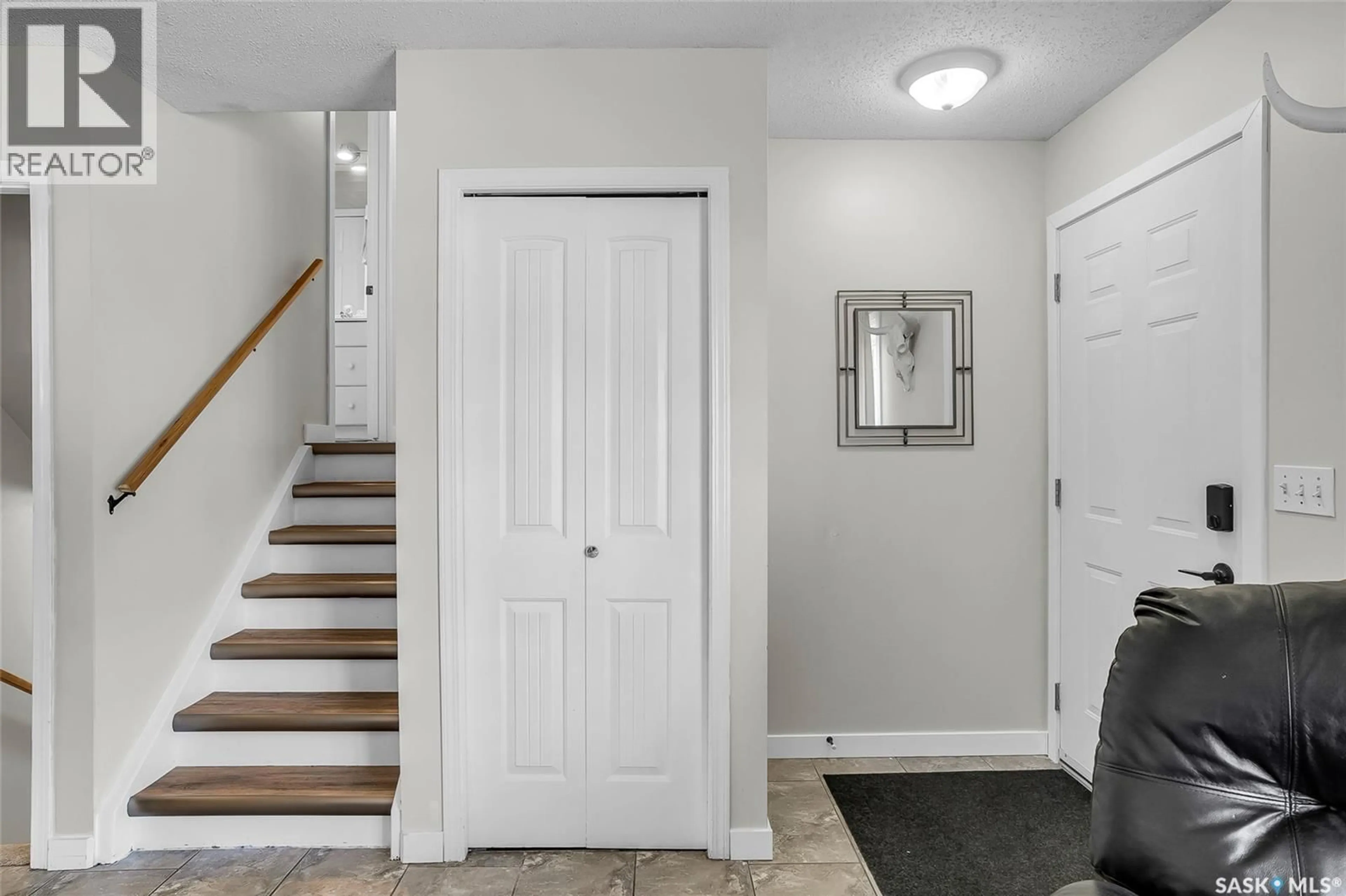 Indoor entryway for 104 4TH STREET, Dundurn Saskatchewan S0K1K0