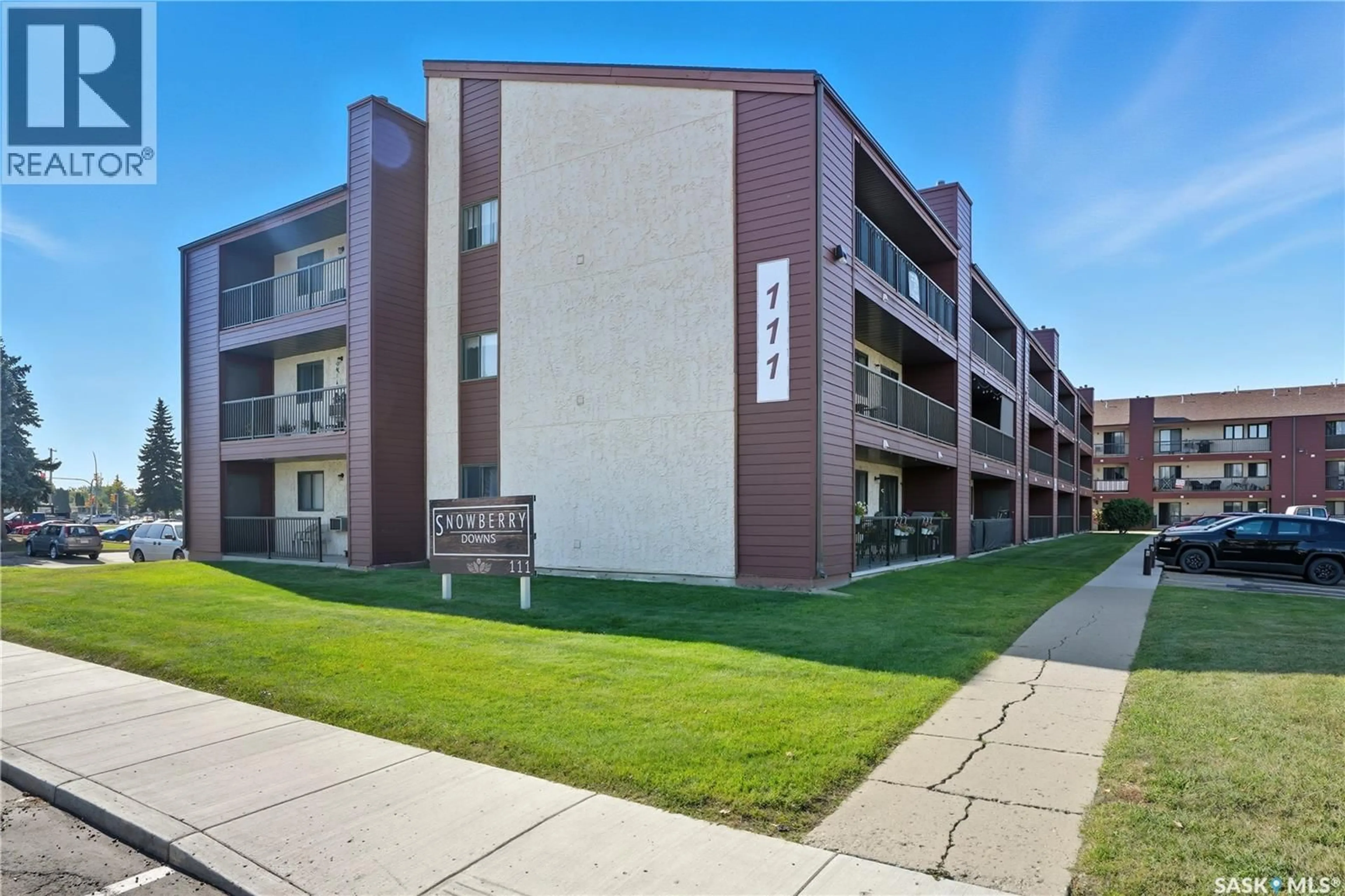 Patio, street for 210 111 WEDGE ROAD, Saskatoon Saskatchewan S7L6S8