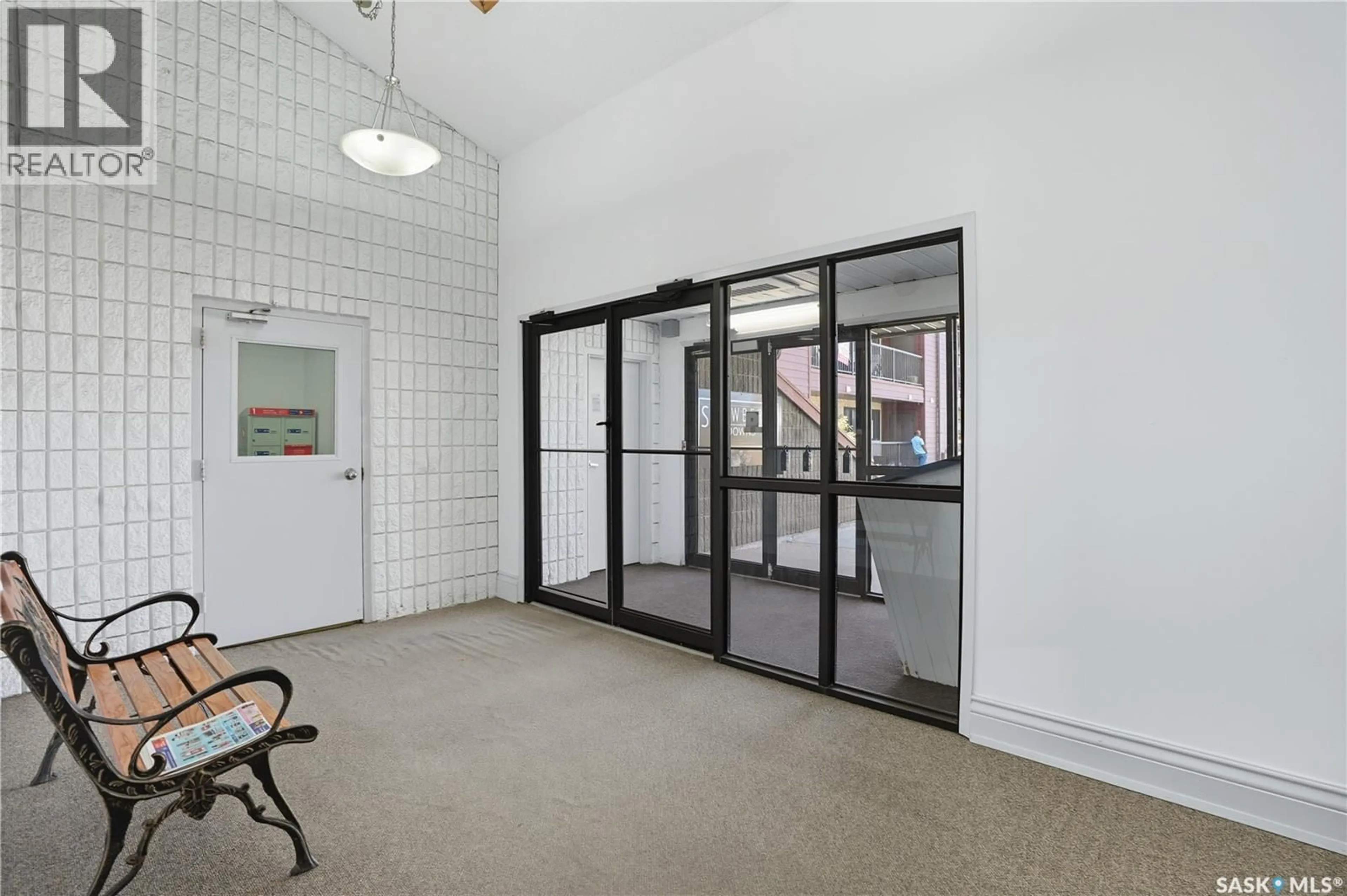 Indoor foyer for 210 111 WEDGE ROAD, Saskatoon Saskatchewan S7L6S8