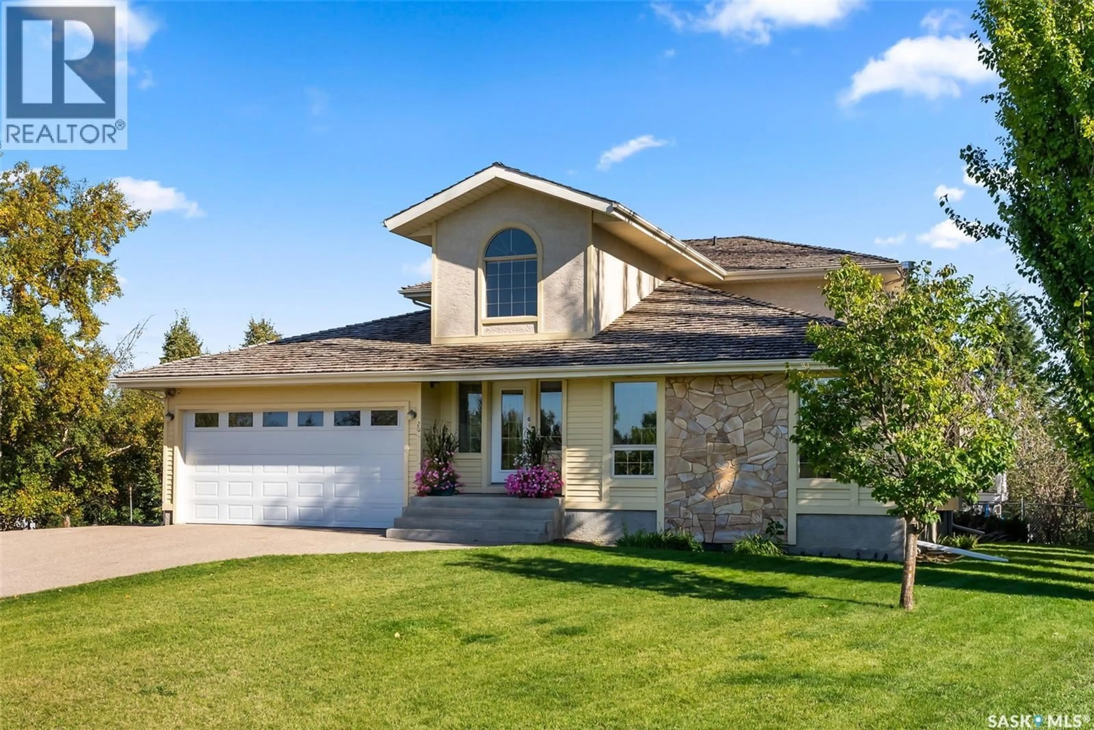 Home with vinyl exterior material, street for 20 SAPPHIRE BAY, Edenwold Rm No.158 Saskatchewan S4L1A8