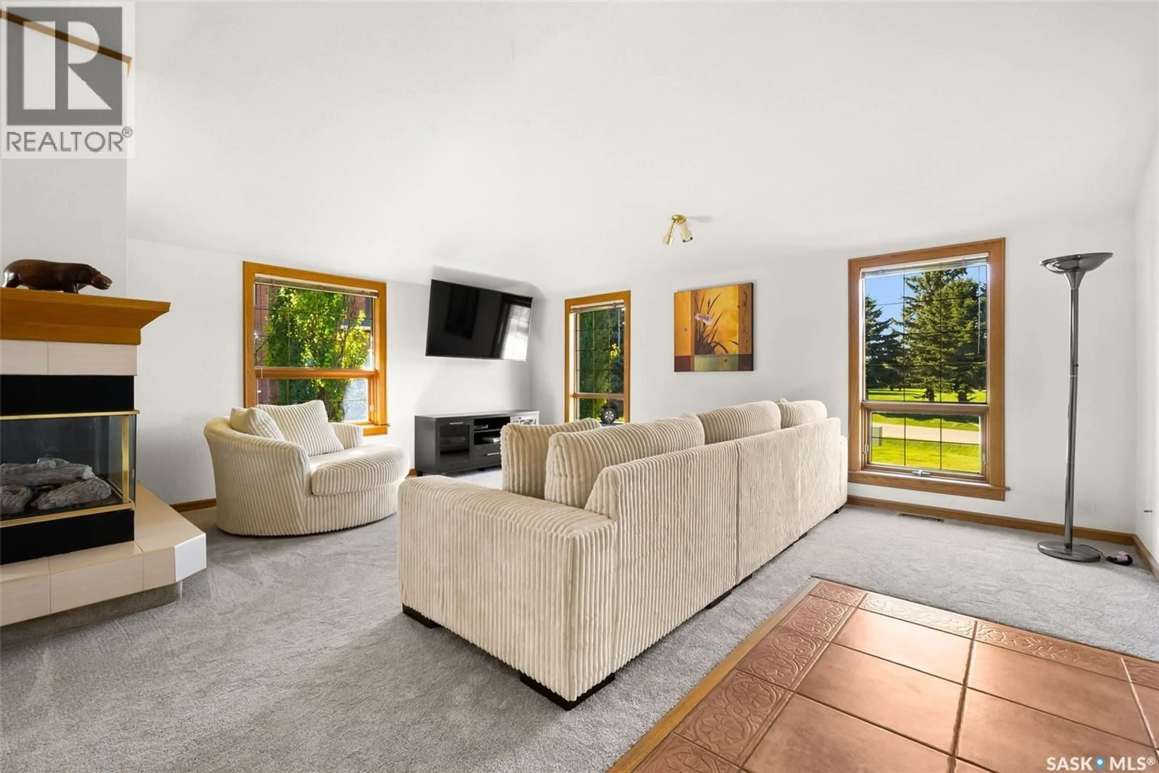 Living room with furniture, ceramic/tile floor for 20 SAPPHIRE BAY, Edenwold Rm No.158 Saskatchewan S4L1A8