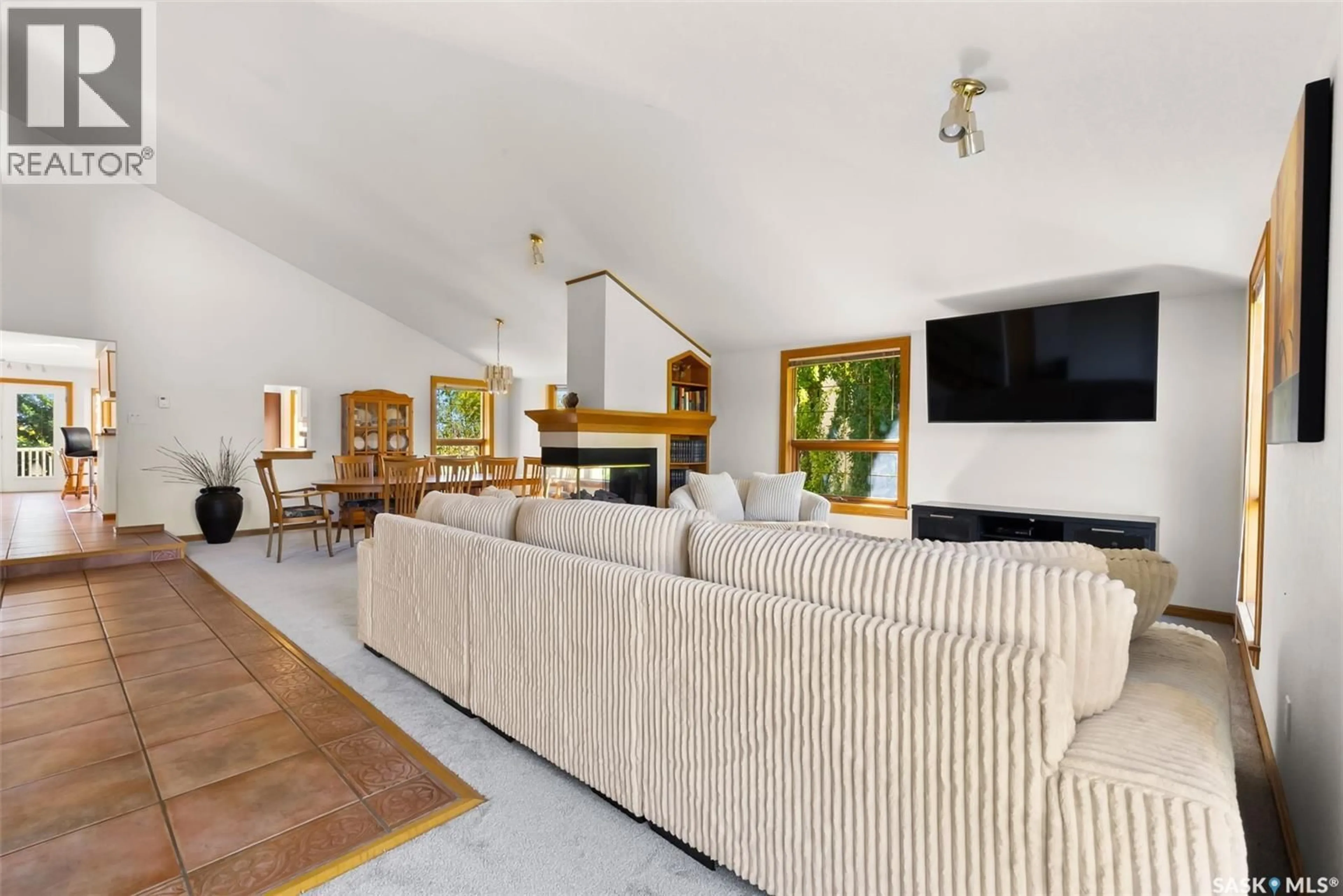 Living room with furniture, unknown for 20 SAPPHIRE BAY, Edenwold Rm No.158 Saskatchewan S4L1A8