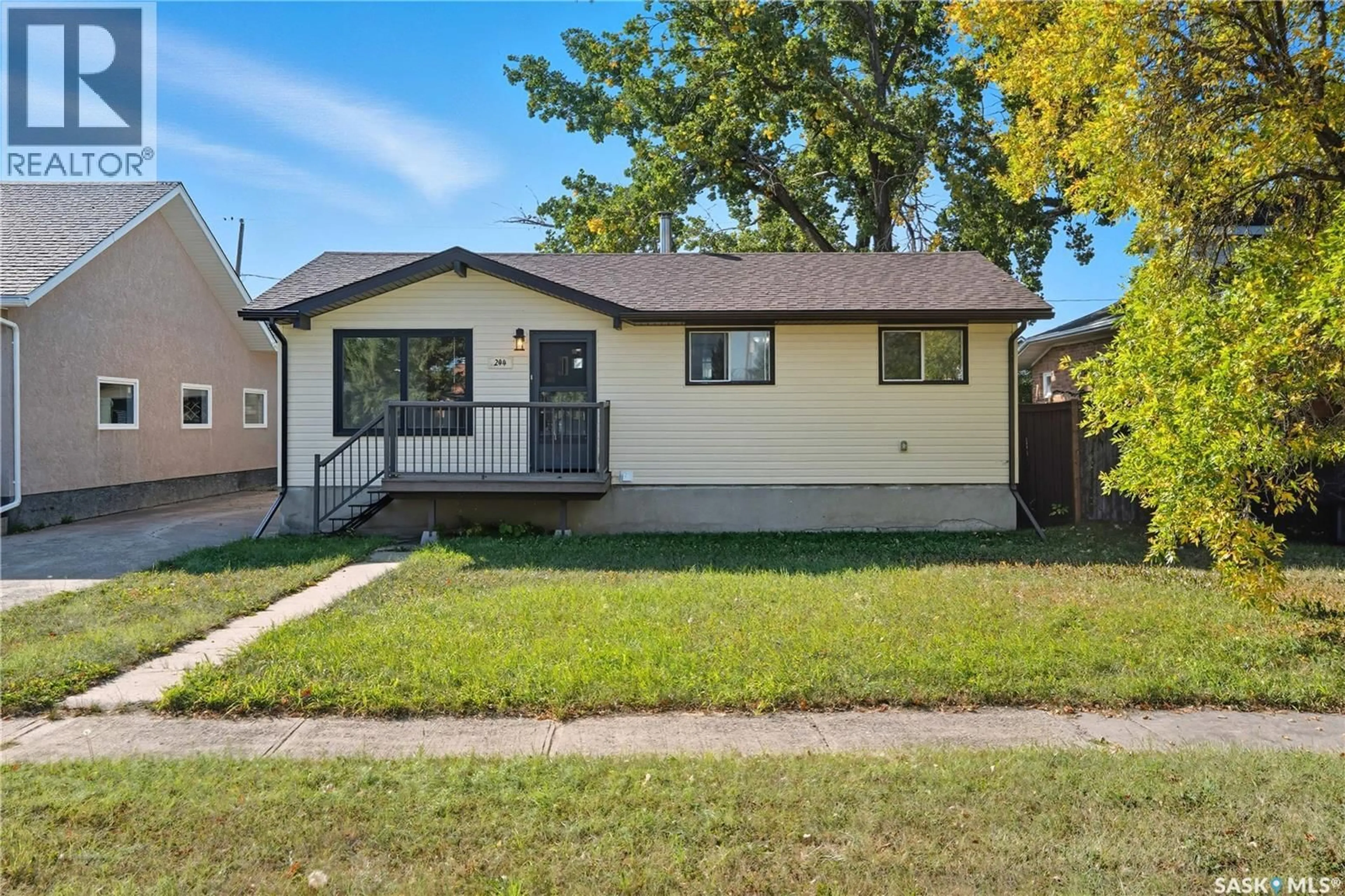 Home with vinyl exterior material, street for 244 5TH AVENUE, Gravelbourg Saskatchewan S0H1X0