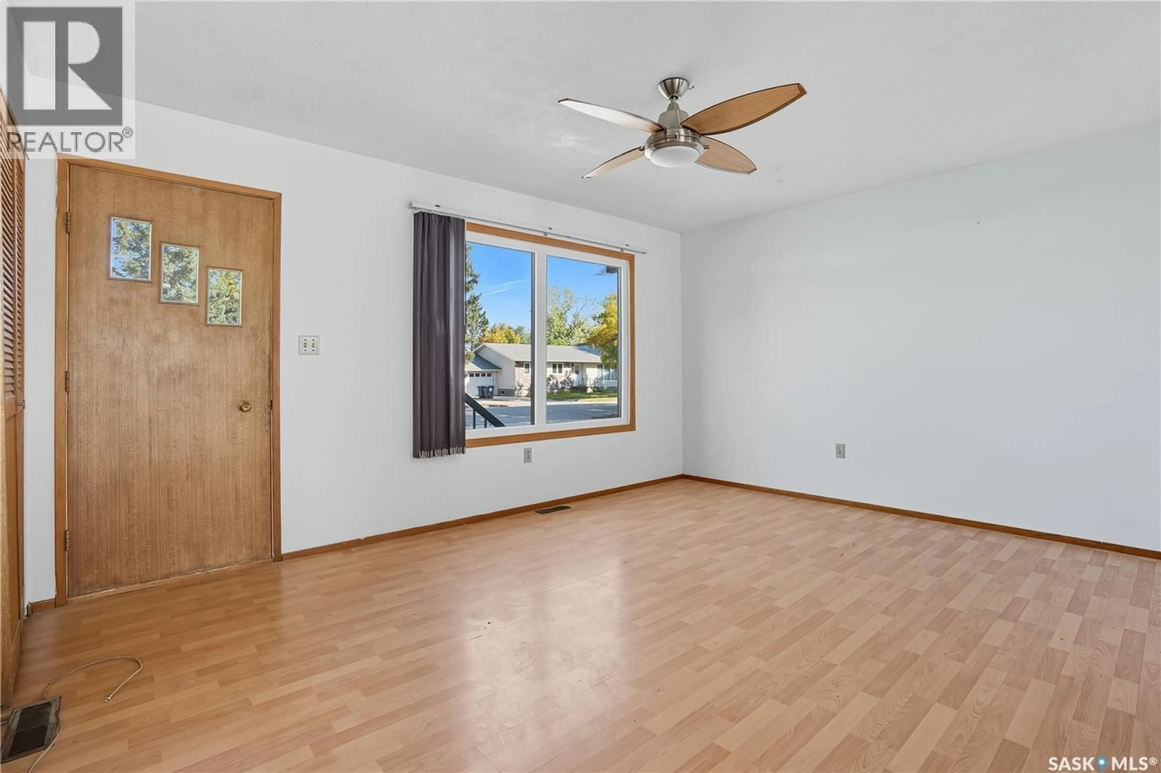 A pic of a room for 244 5TH AVENUE, Gravelbourg Saskatchewan S0H1X0
