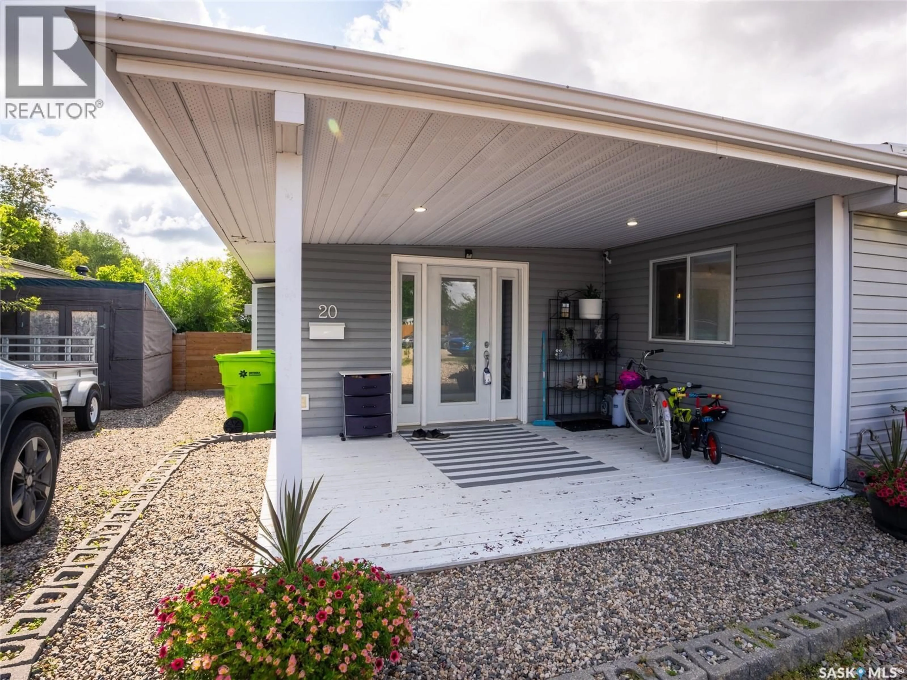 Home with vinyl exterior material, street for 20 CRYSTAL DRIVE, Edenwold Rm No.158 Saskatchewan S4L1B3