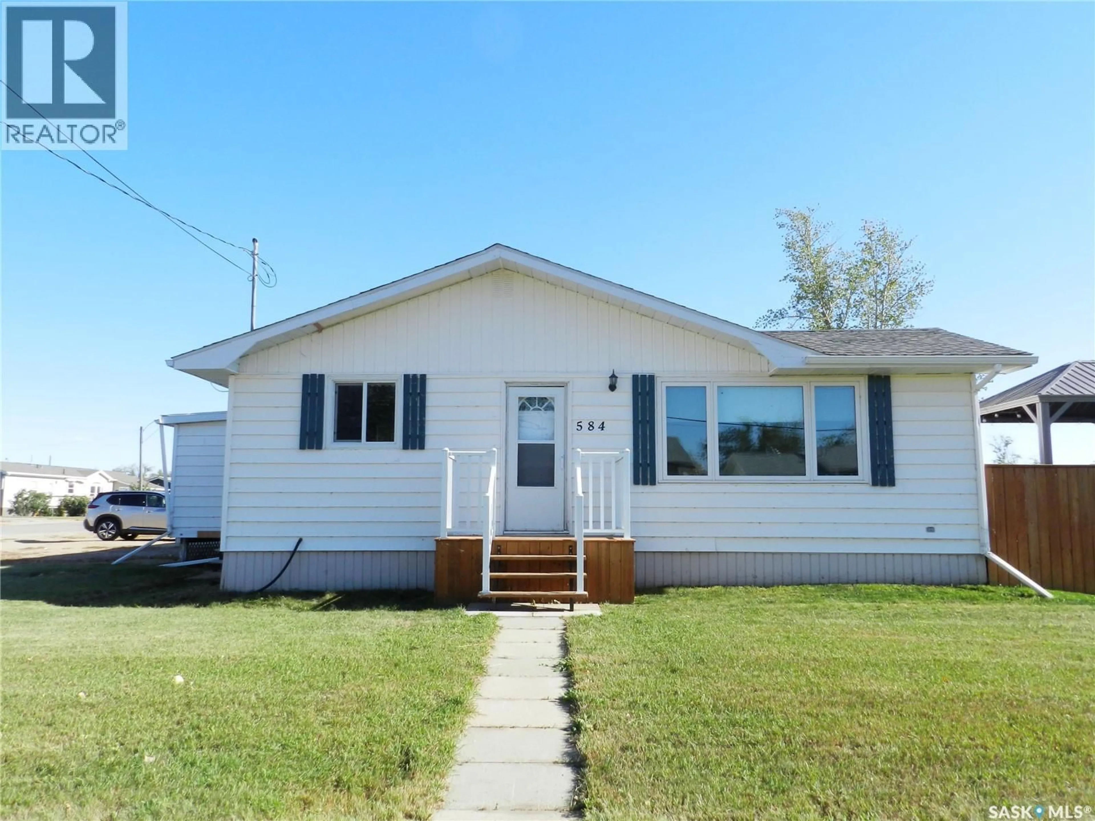 Home with vinyl exterior material, street for 584 BUTTE STREET, Central Butte Saskatchewan S0H0H0