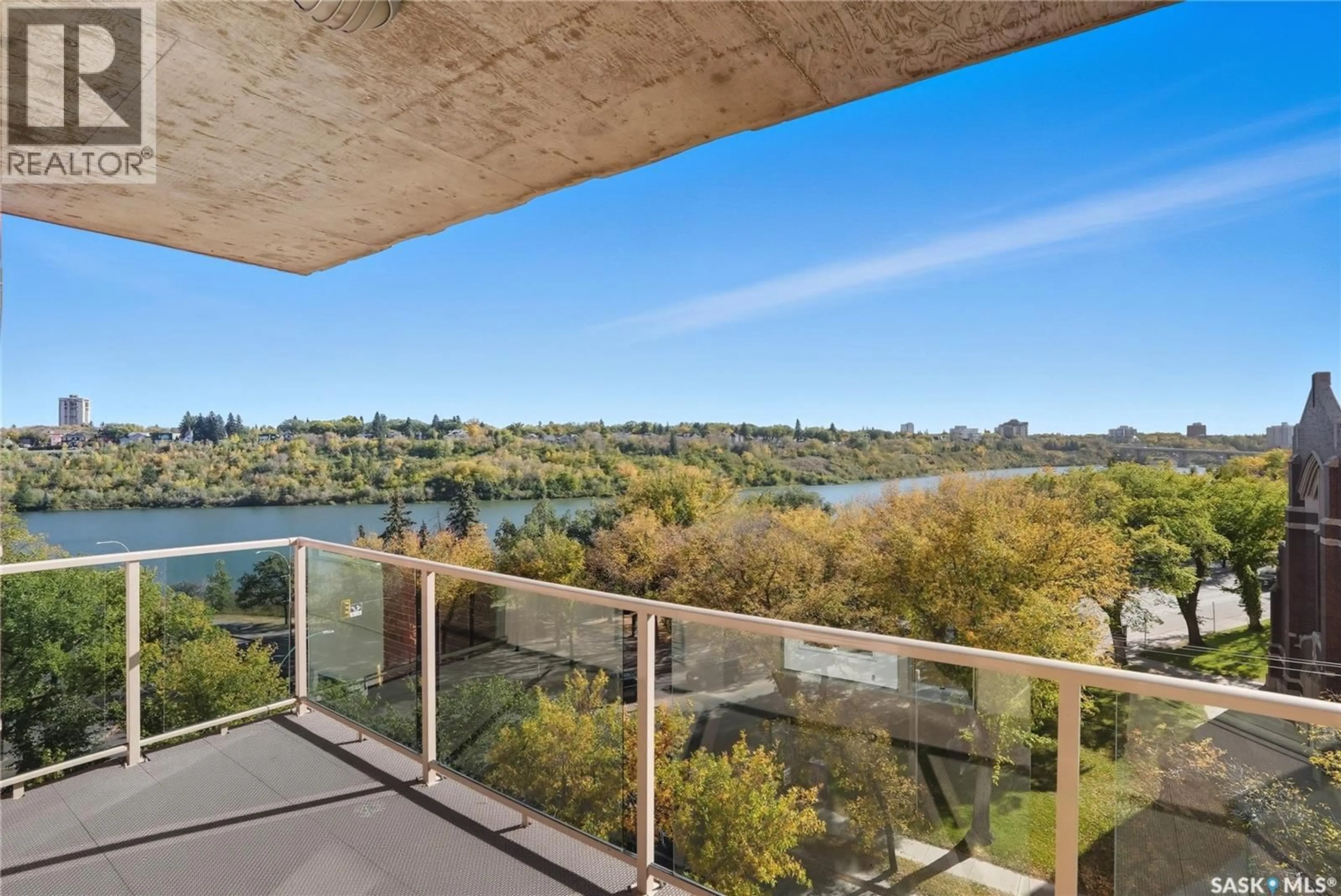 Balcony in the apartment, water/lake/river/ocean view for 902 - 609 SPADINA CRESCENT, Saskatoon Saskatchewan S7K0G8