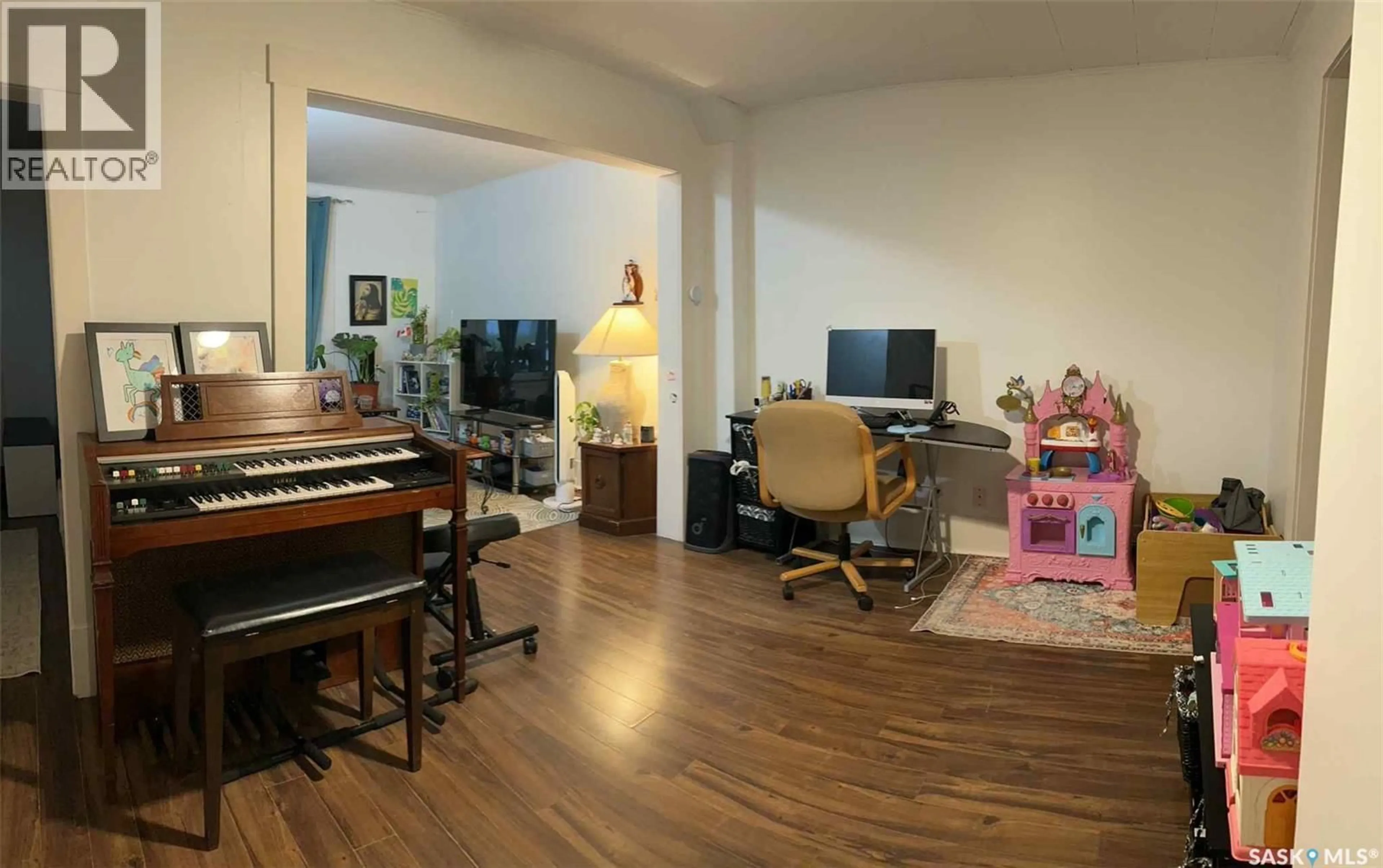 A pic of a room for 1416 GARNET STREET, Regina Saskatchewan S4T2Y5