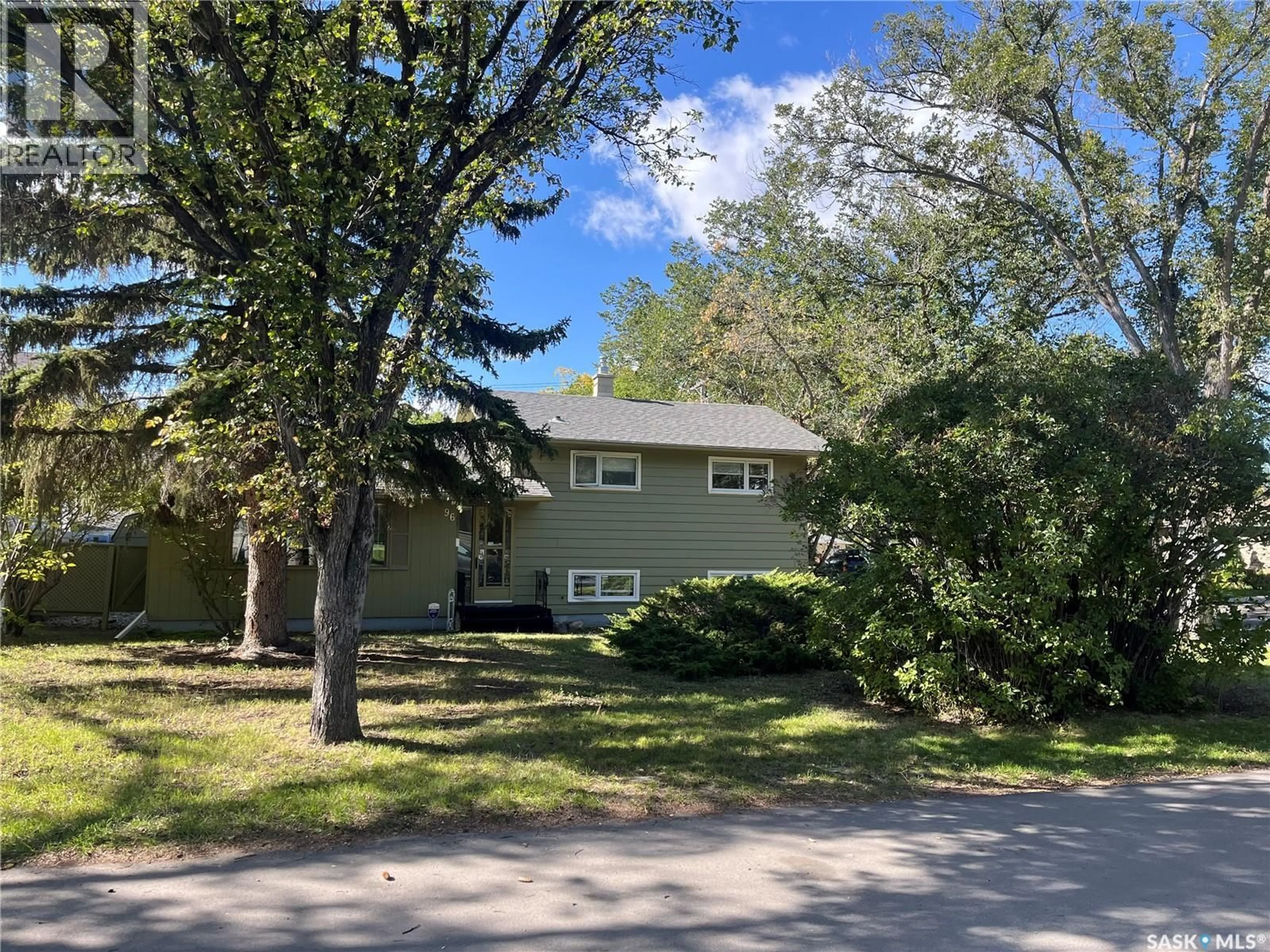 Home with vinyl exterior material, street for 96 BOBOLINK BAY, Regina Saskatchewan S4S4K1