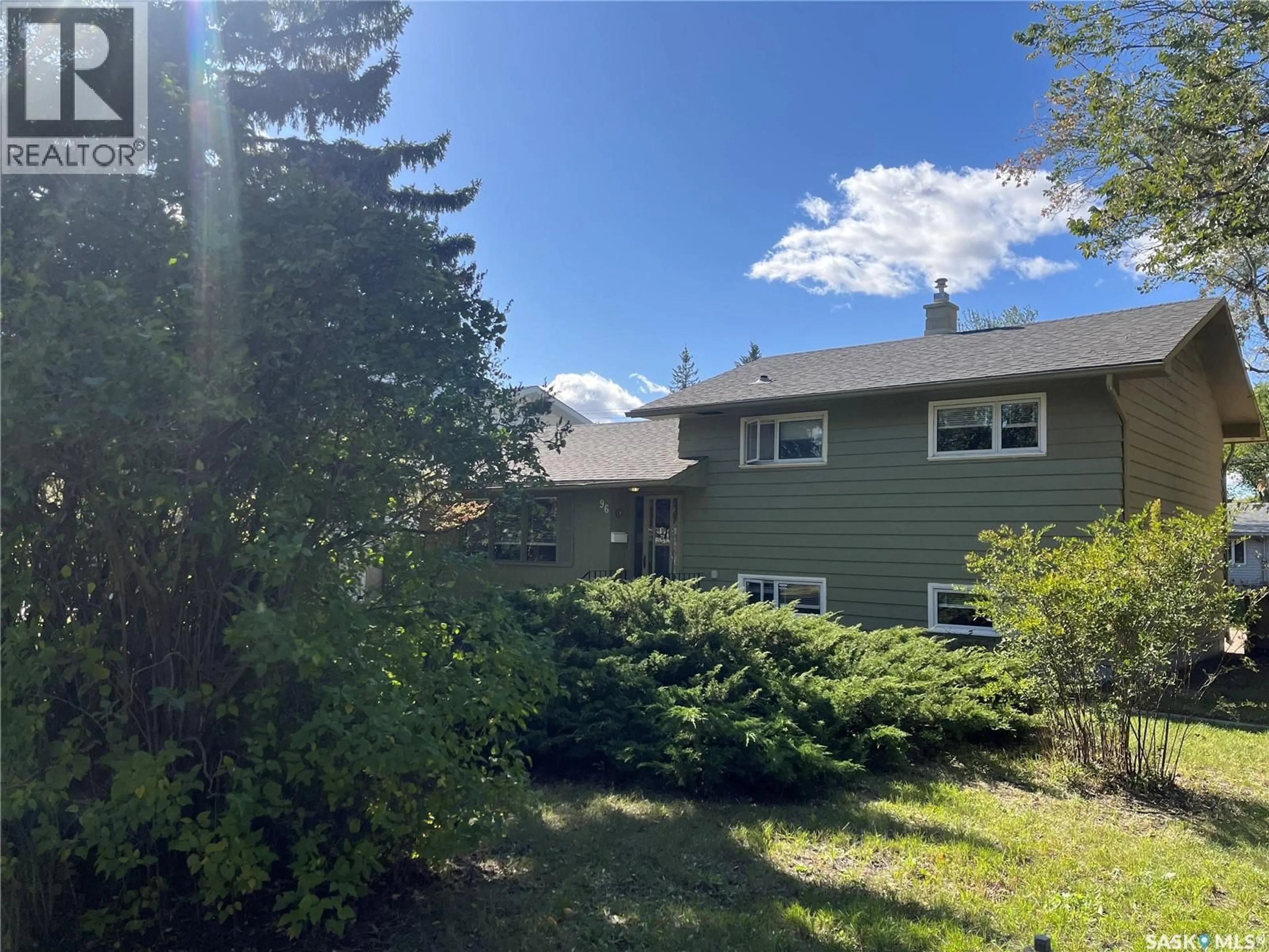 A pic from outside/outdoor area/front of a property/back of a property/a pic from drone, unknown for 96 BOBOLINK BAY, Regina Saskatchewan S4S4K1