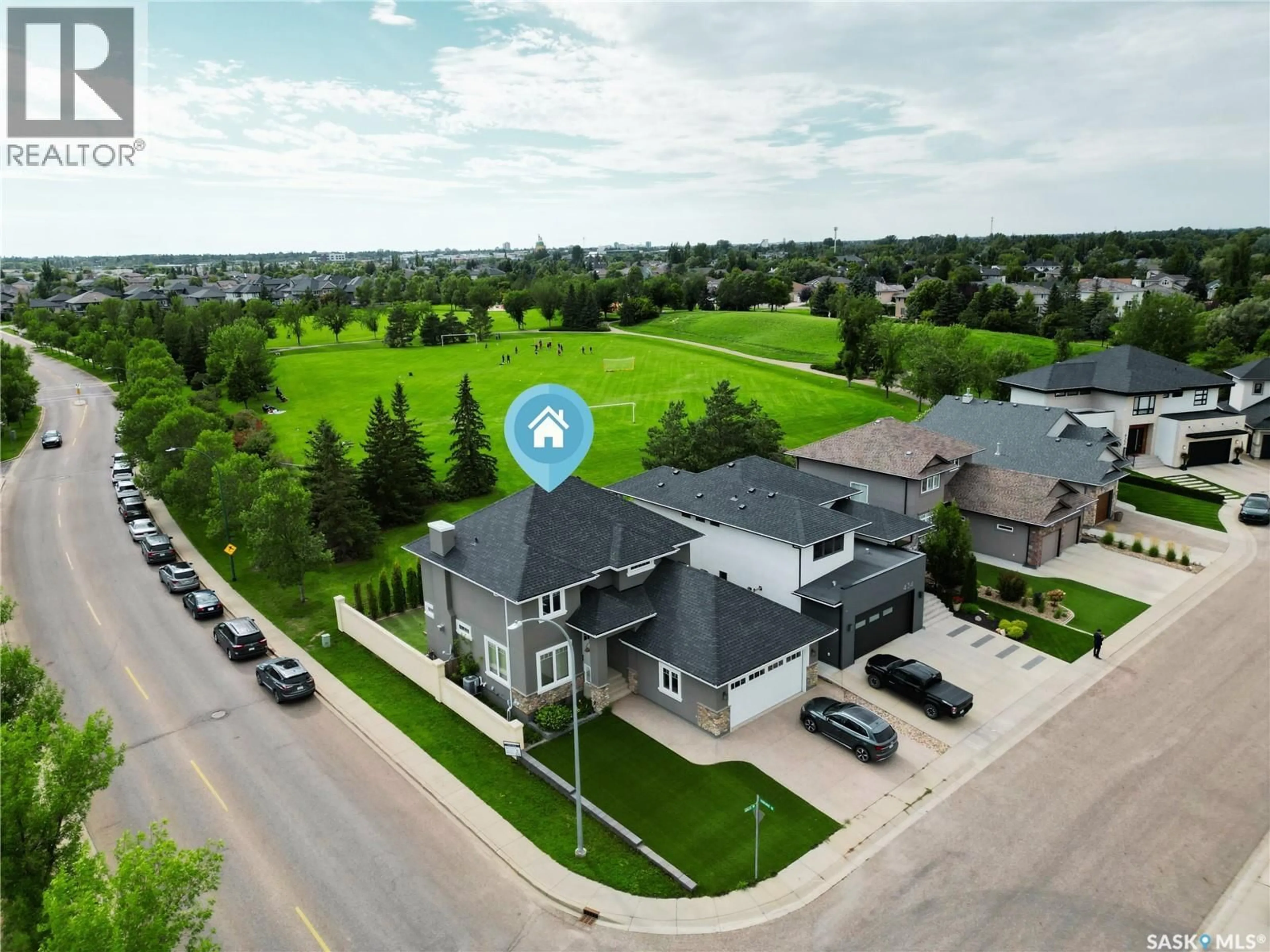 A pic from outside/outdoor area/front of a property/back of a property/a pic from drone, unknown for 438 HORLICK MANOR, Saskatoon Saskatchewan S7N2J6