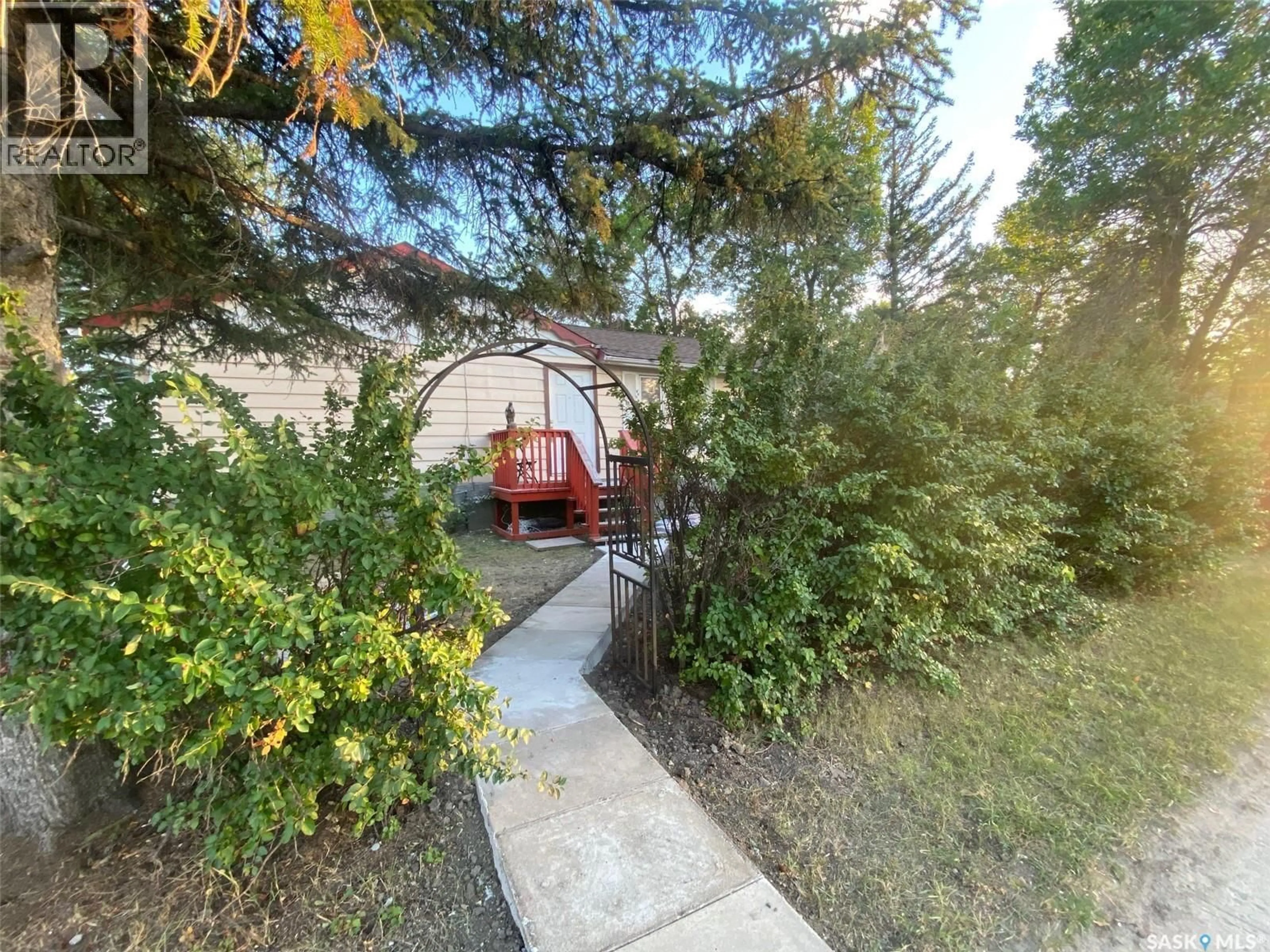 A pic from outside/outdoor area/front of a property/back of a property/a pic from drone, street for 1800 FORGET STREET, Regina Saskatchewan S4T4Y7