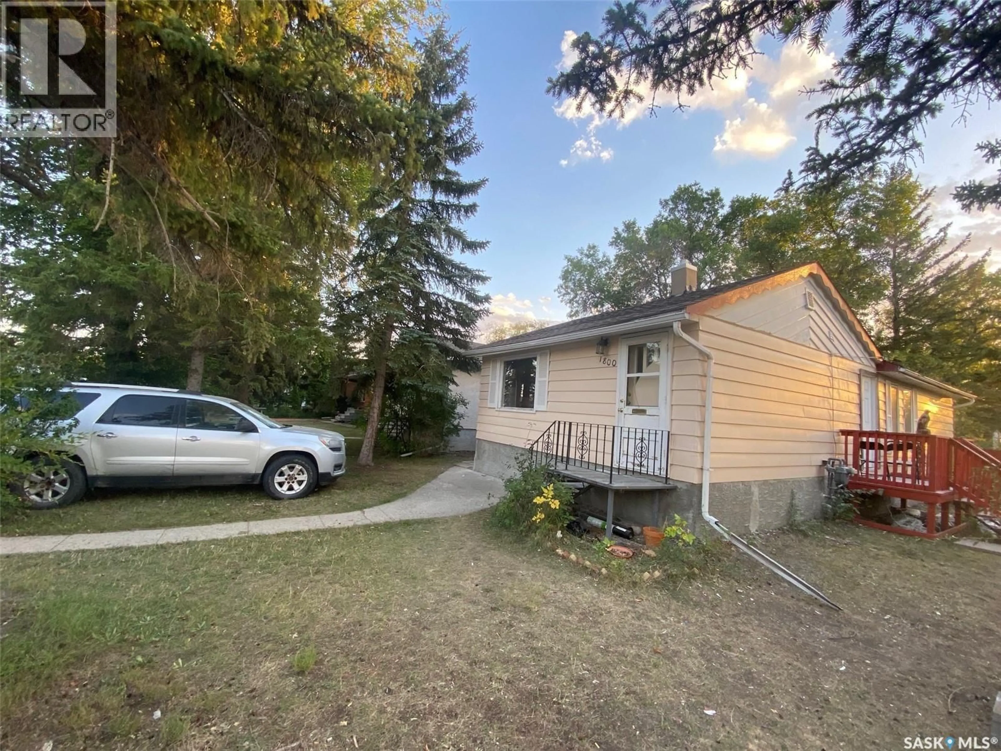 A pic from outside/outdoor area/front of a property/back of a property/a pic from drone, street for 1800 FORGET STREET, Regina Saskatchewan S4T4Y7