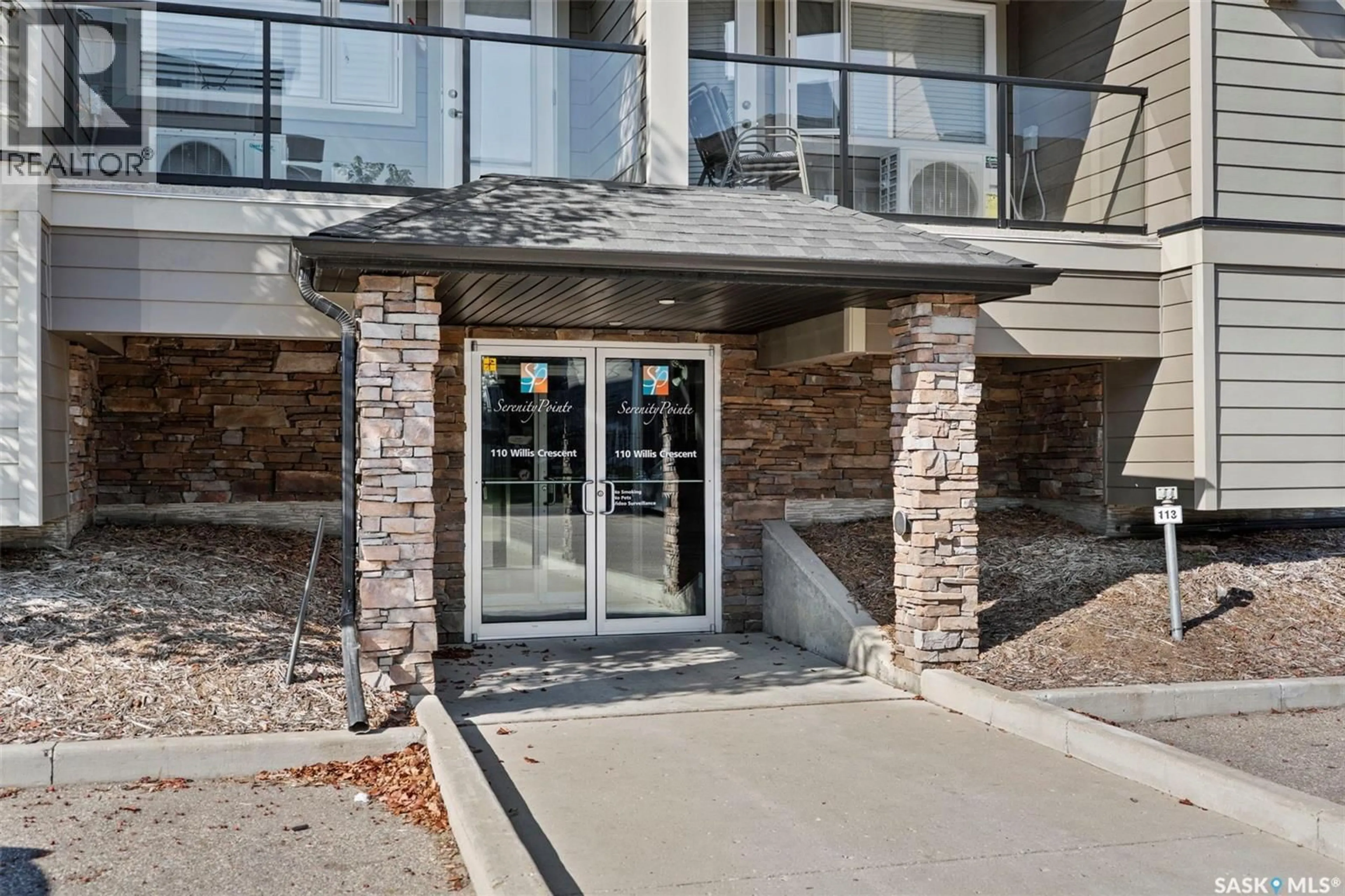 Indoor foyer for 110 - 5206 WILLIS CRESCENT, Saskatoon Saskatchewan S7T0N5