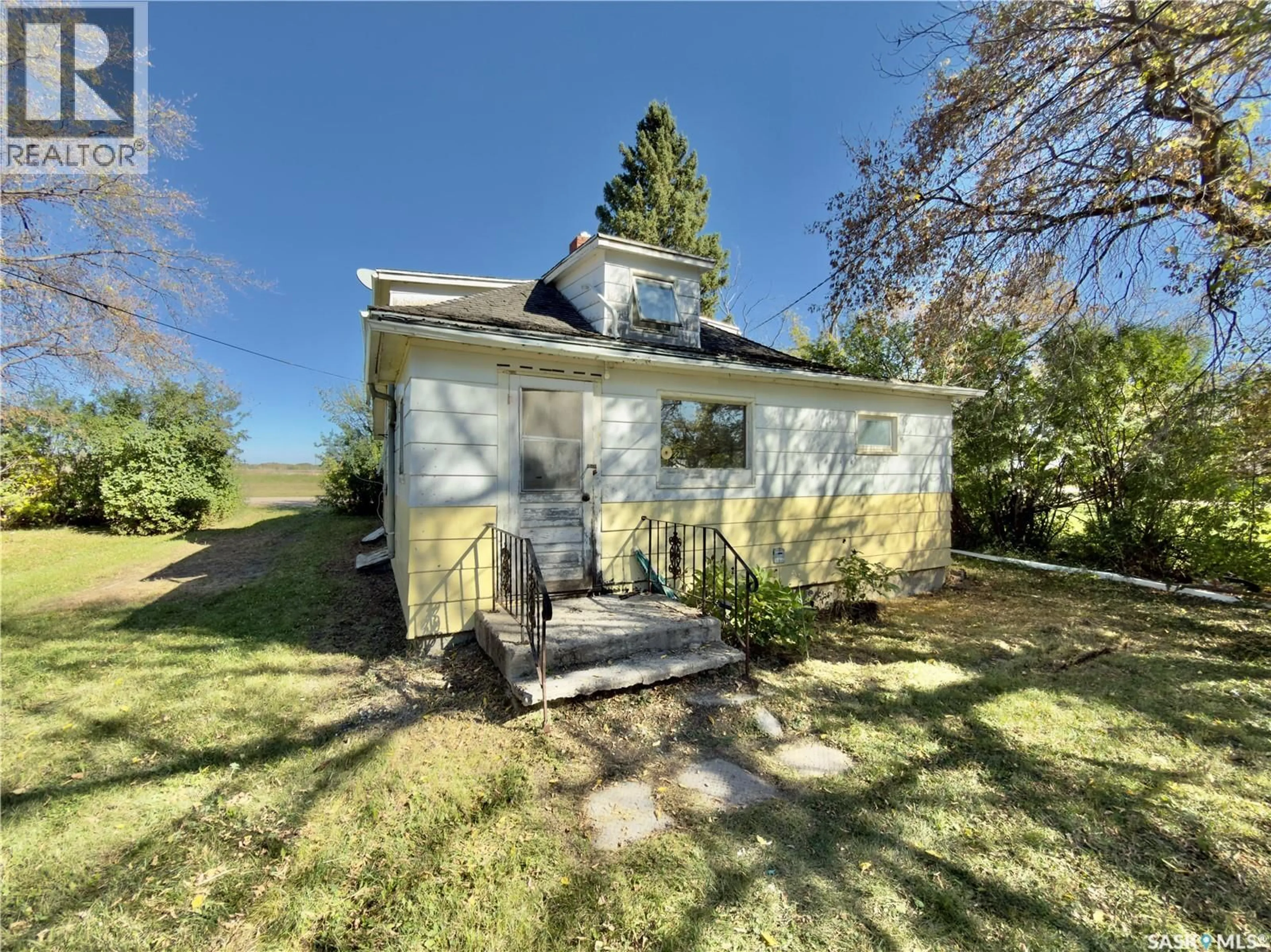 A pic from outside/outdoor area/front of a property/back of a property/a pic from drone, street for 128 RAILWAY AVENUE, Margo Saskatchewan S0A2M0