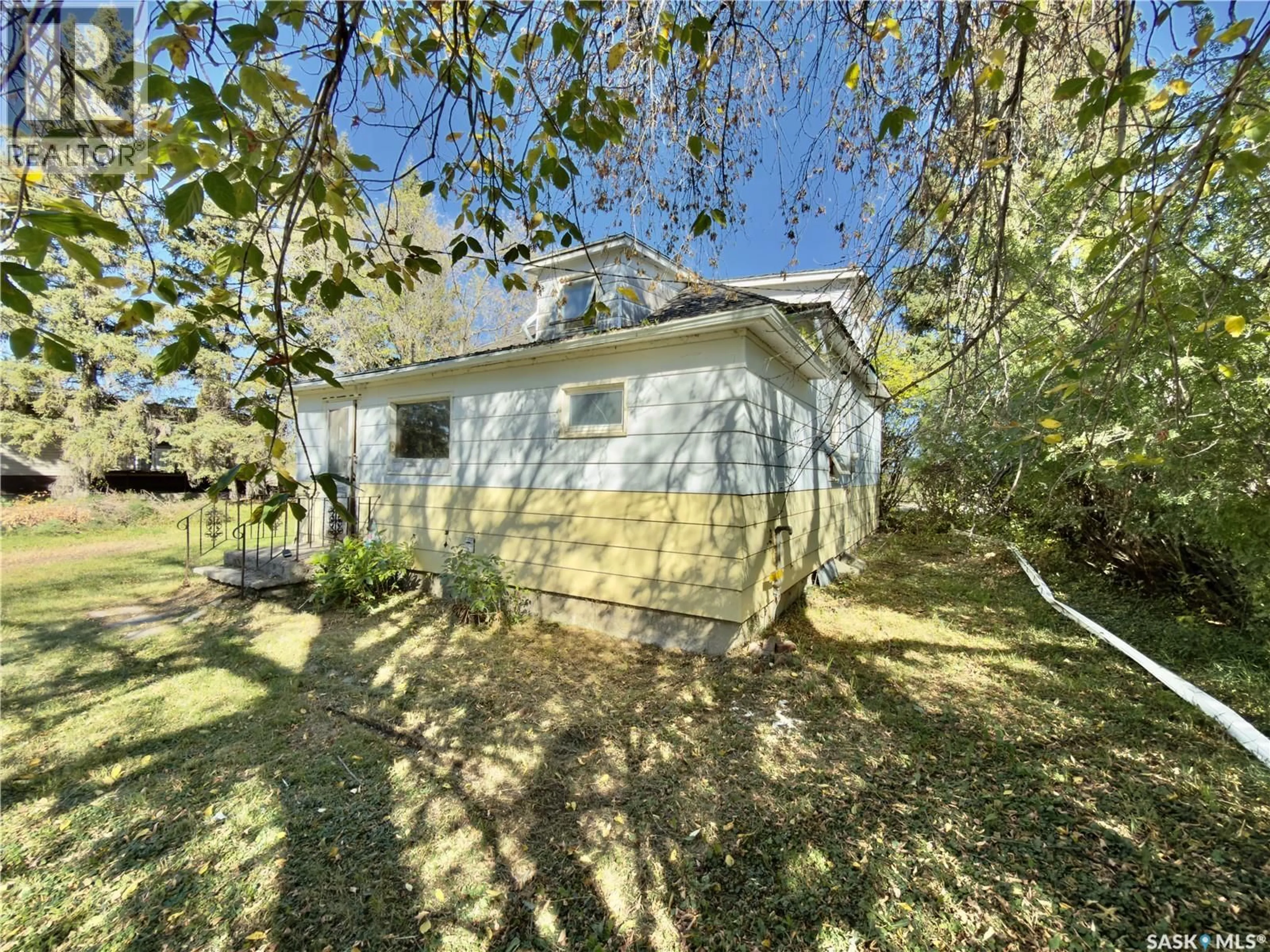 A pic from outside/outdoor area/front of a property/back of a property/a pic from drone, street for 128 RAILWAY AVENUE, Margo Saskatchewan S0A2M0