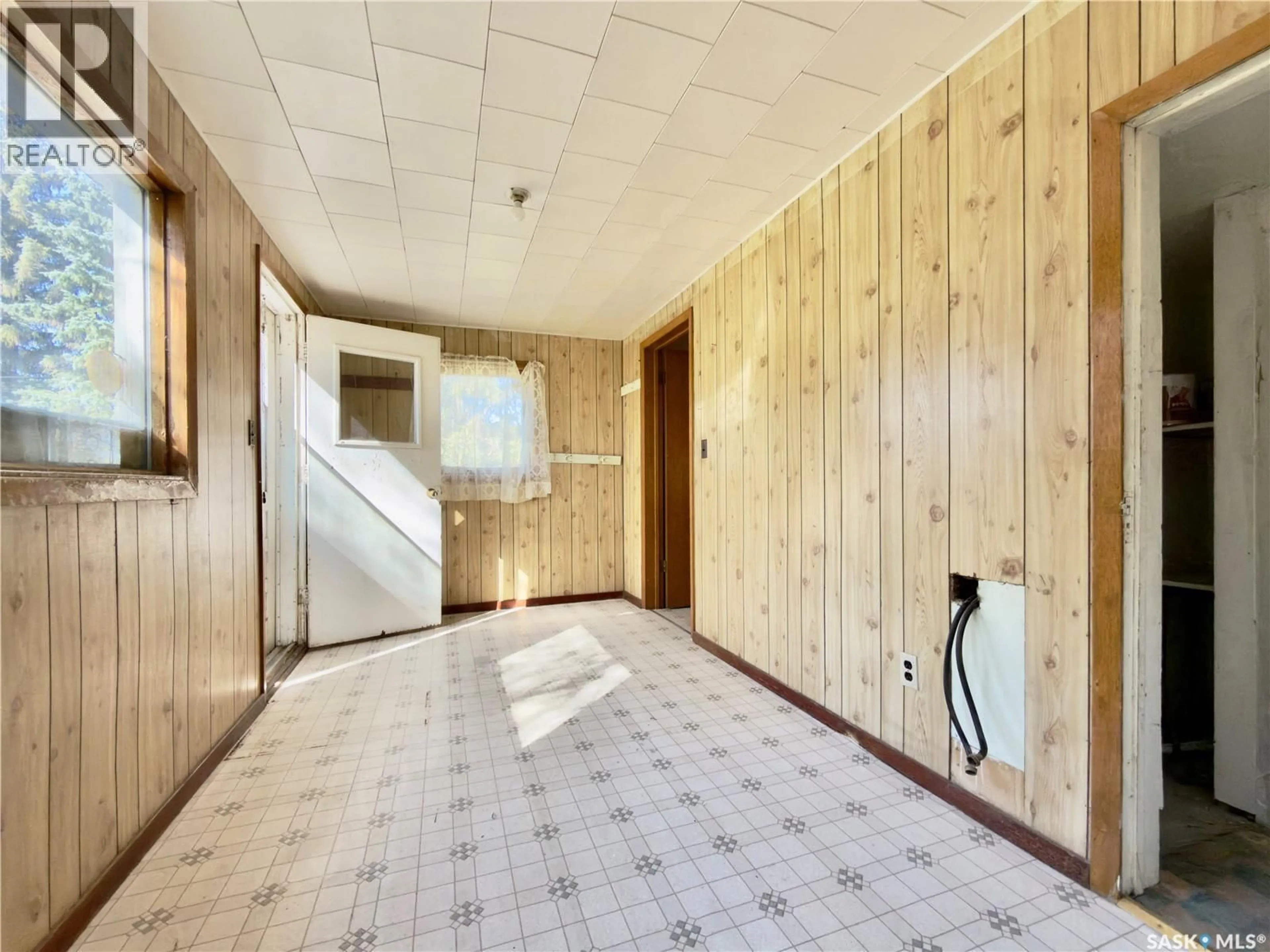 Indoor foyer for 128 RAILWAY AVENUE, Margo Saskatchewan S0A2M0