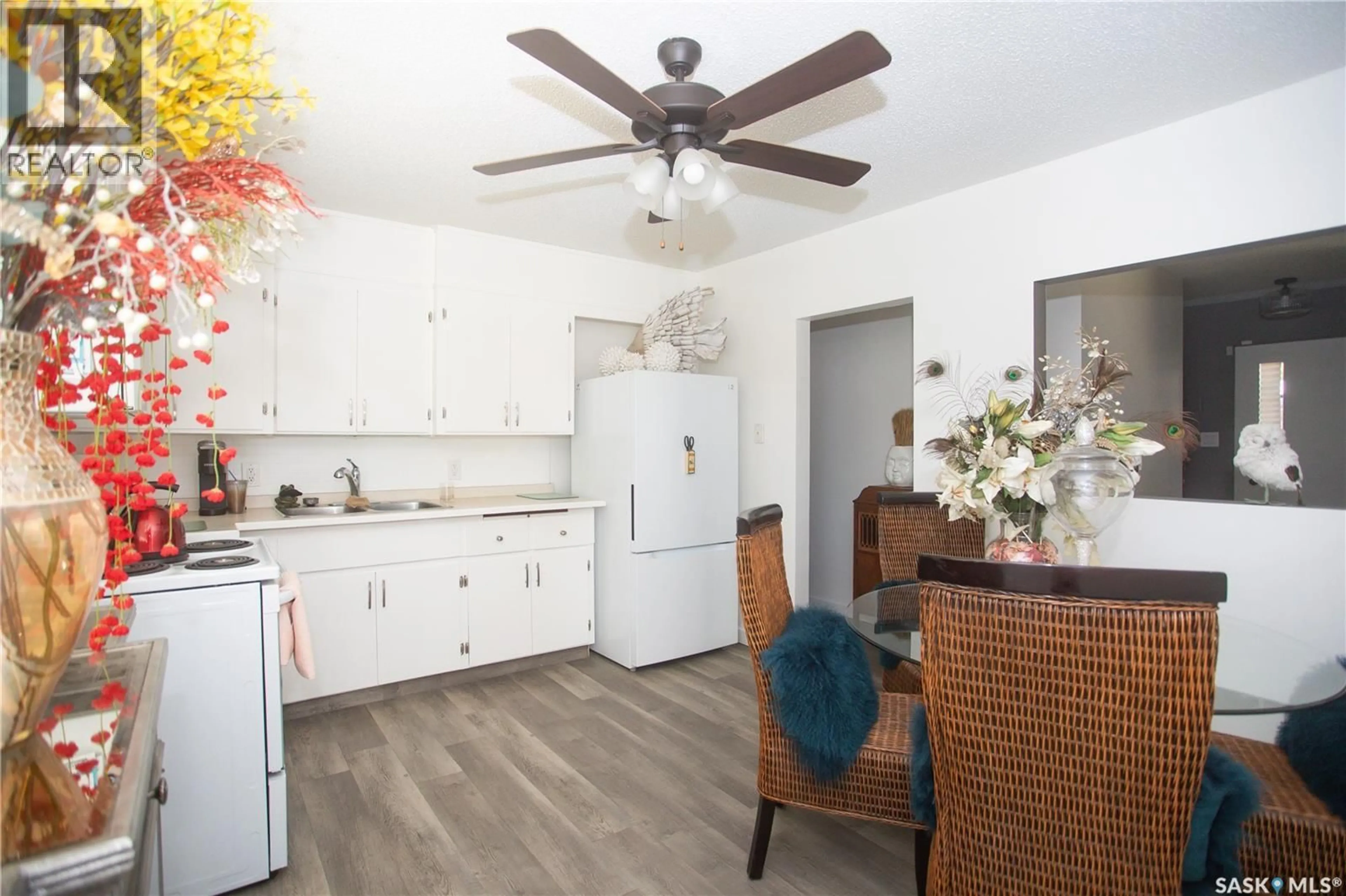 Open concept kitchen, wood/laminate floor for 234 WINNIPEG AVENUE, Saskatoon Saskatchewan S7L3P4
