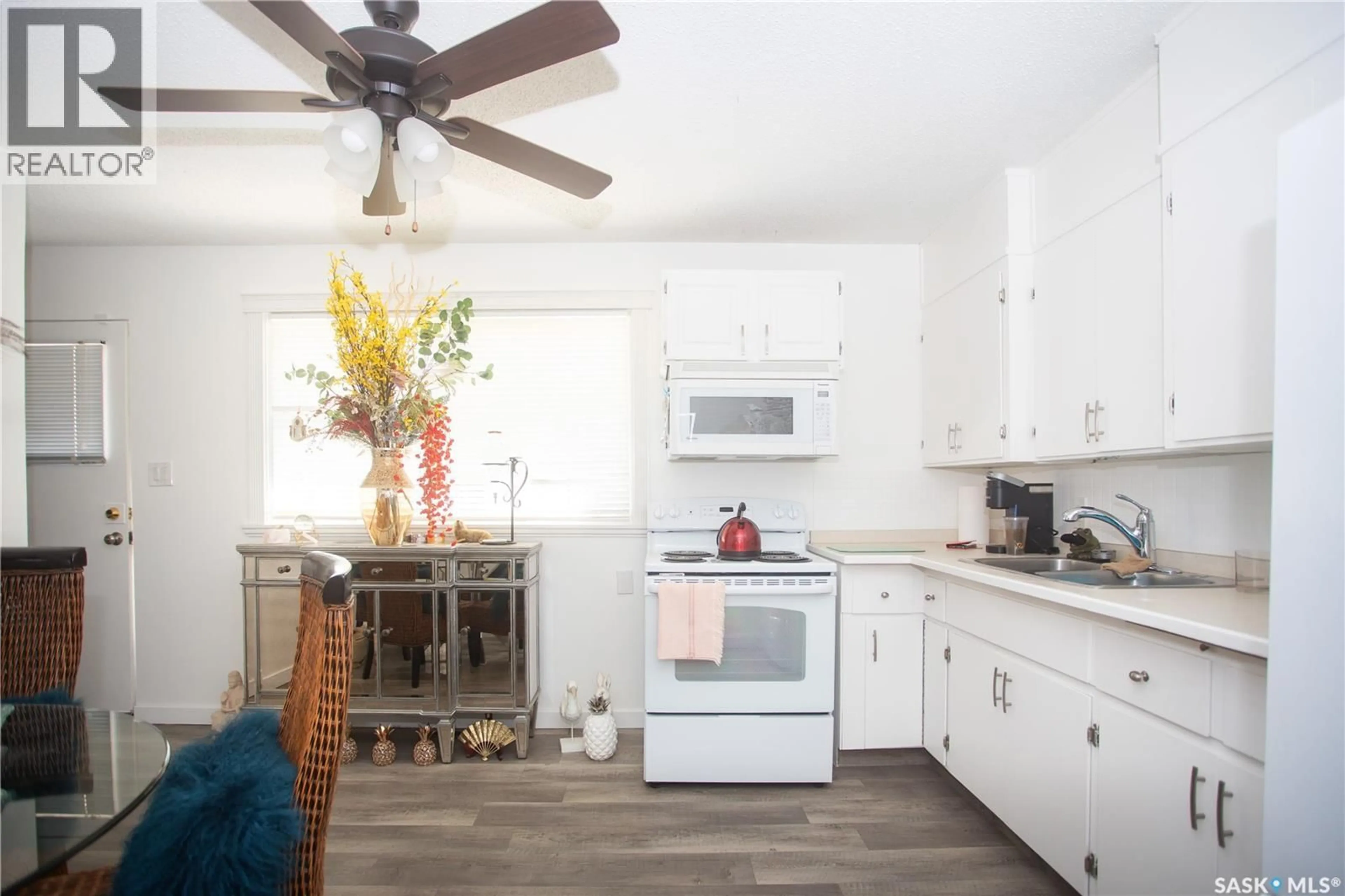 Open concept kitchen, unknown for 234 WINNIPEG AVENUE, Saskatoon Saskatchewan S7L3P4
