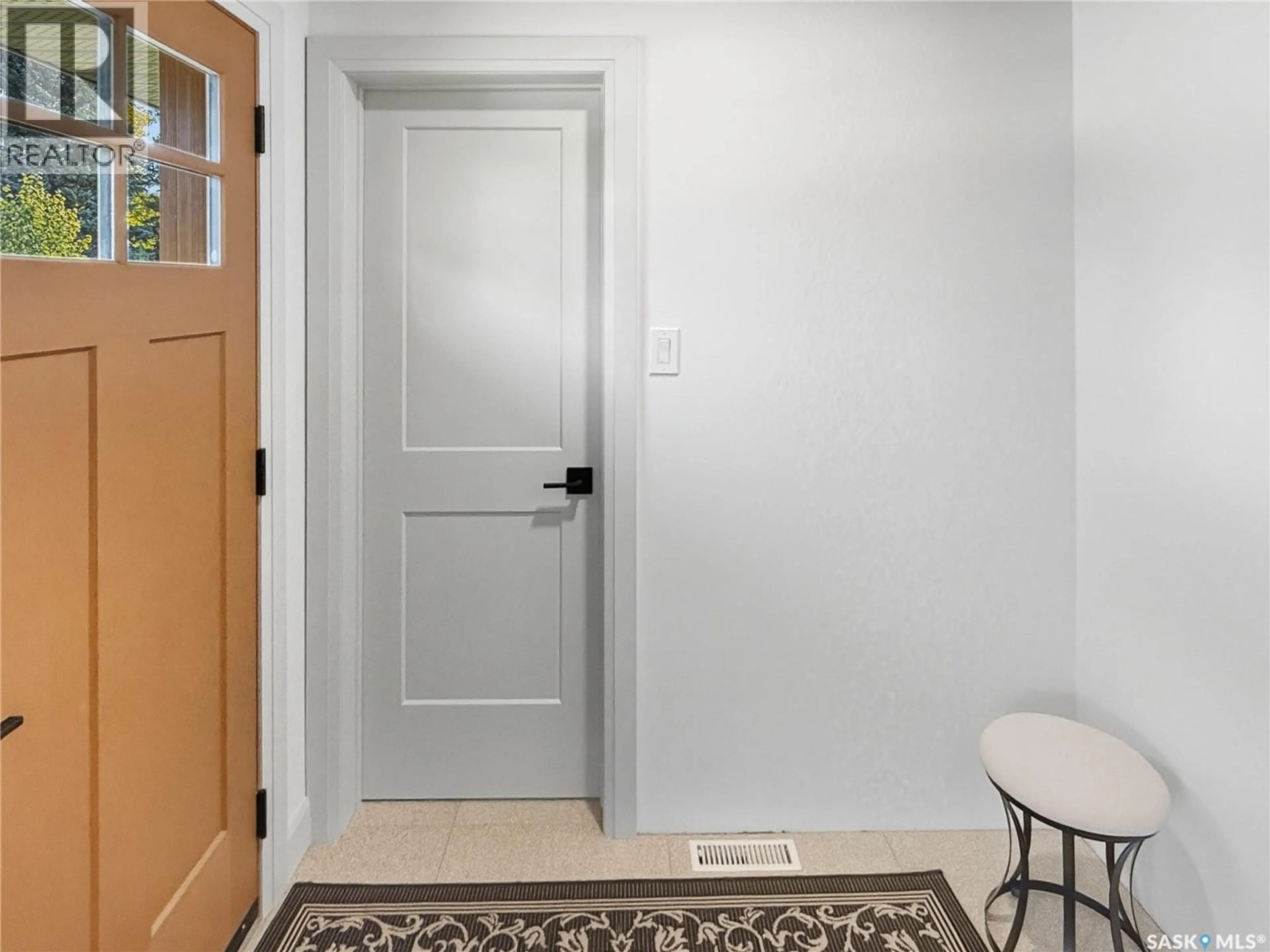 Indoor entryway for 870 FIELD DRIVE, Swift Current Saskatchewan S9H4N5