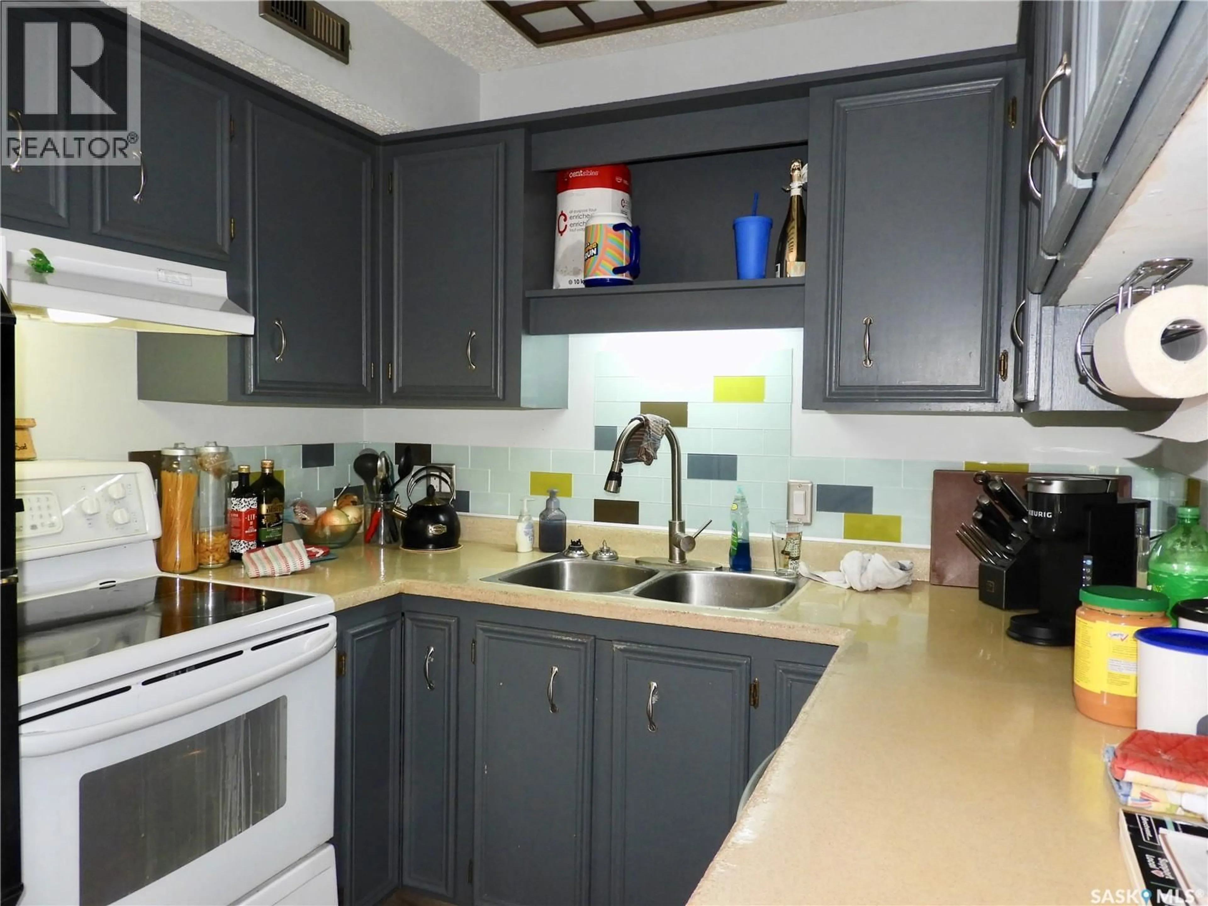 Standard kitchen, ceramic/tile floor for 201B 213 MAIN STREET, Martensville Saskatchewan S0K2T0
