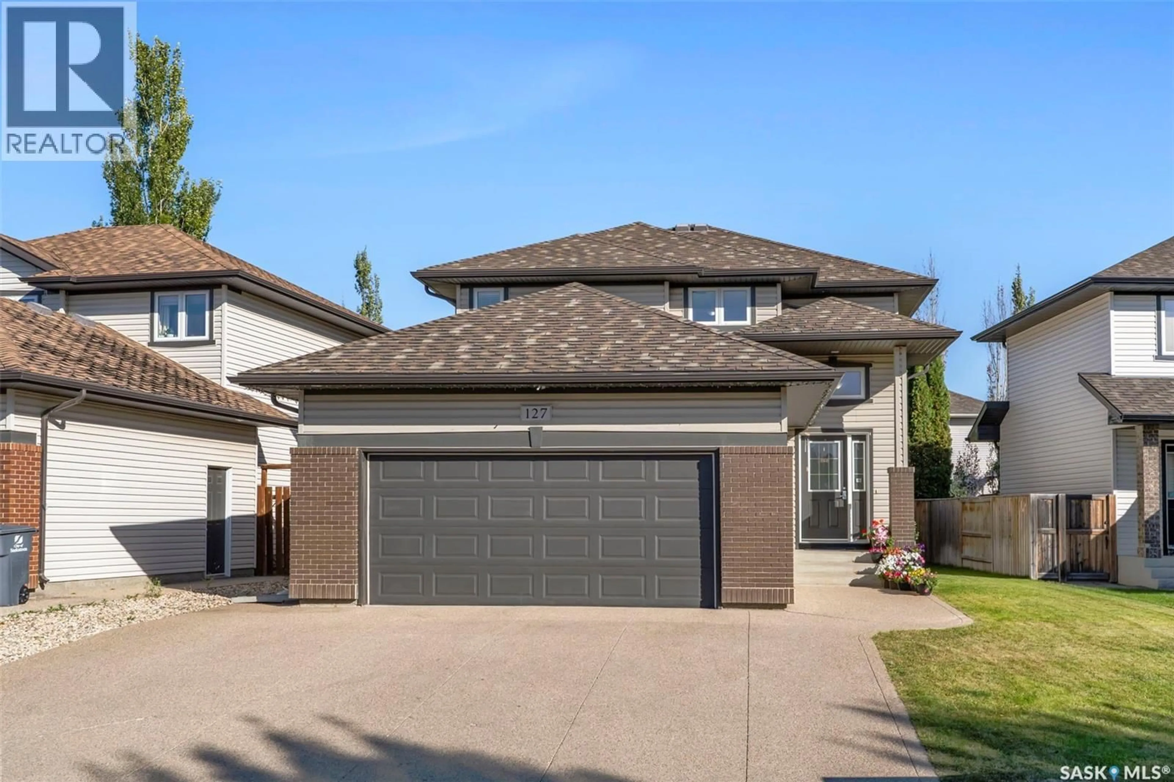 Home with vinyl exterior material, street for 127 DULMAGE CRESCENT, Saskatoon Saskatchewan S7T0C7