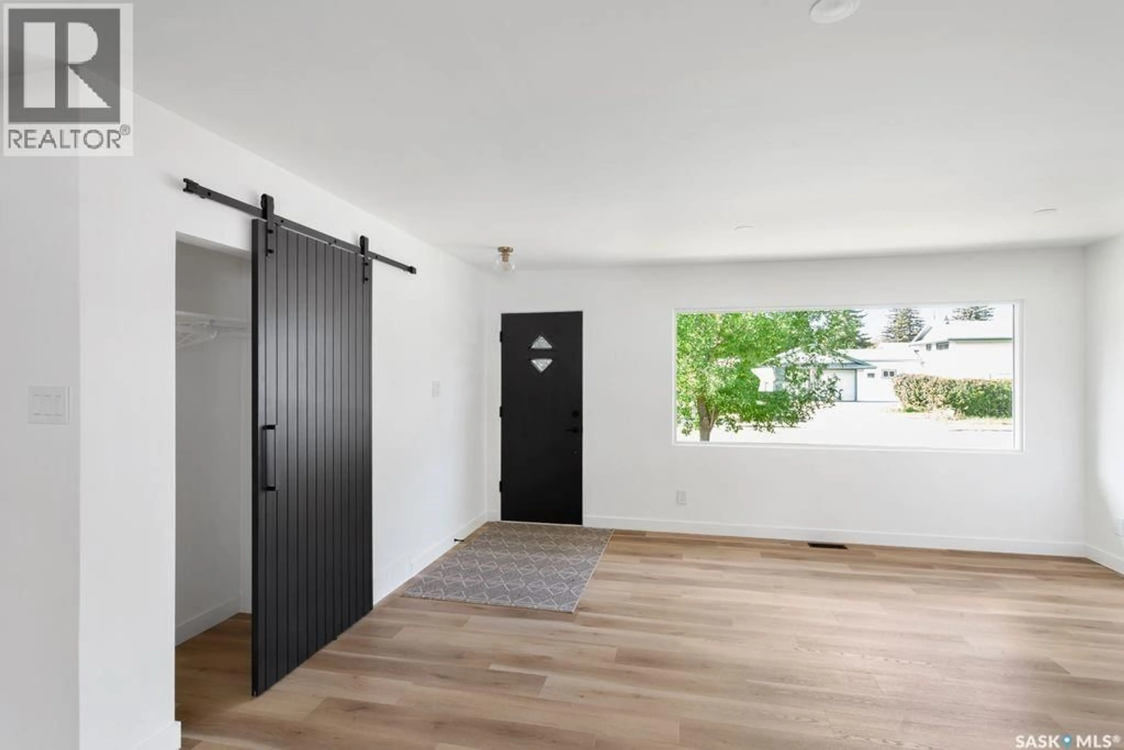Indoor entryway for 1705 MORGAN AVENUE, Saskatoon Saskatchewan S7H2S2