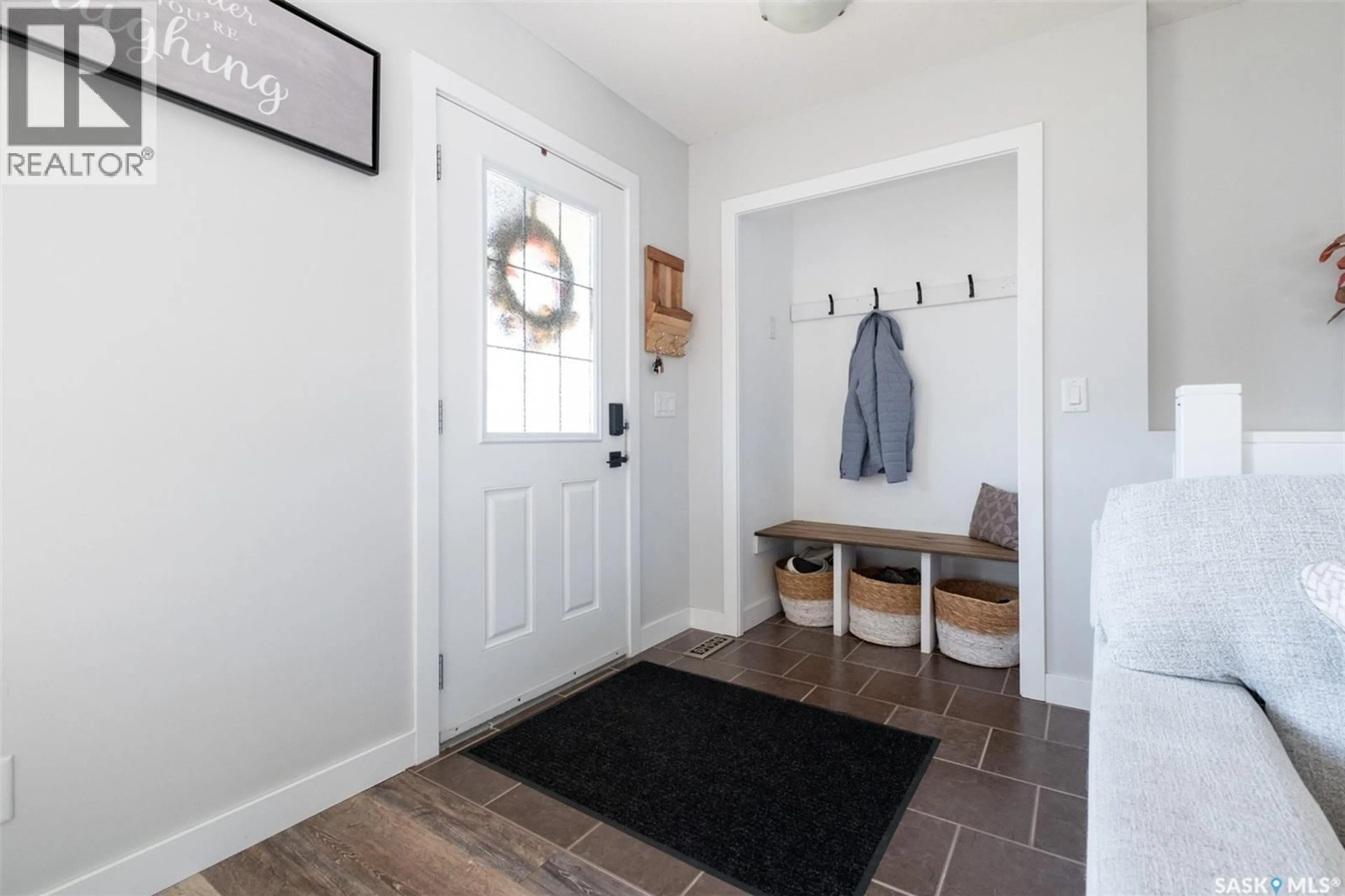 Indoor entryway for Bay - 22 STARDUST BAY, White City Saskatchewan S4L0A1