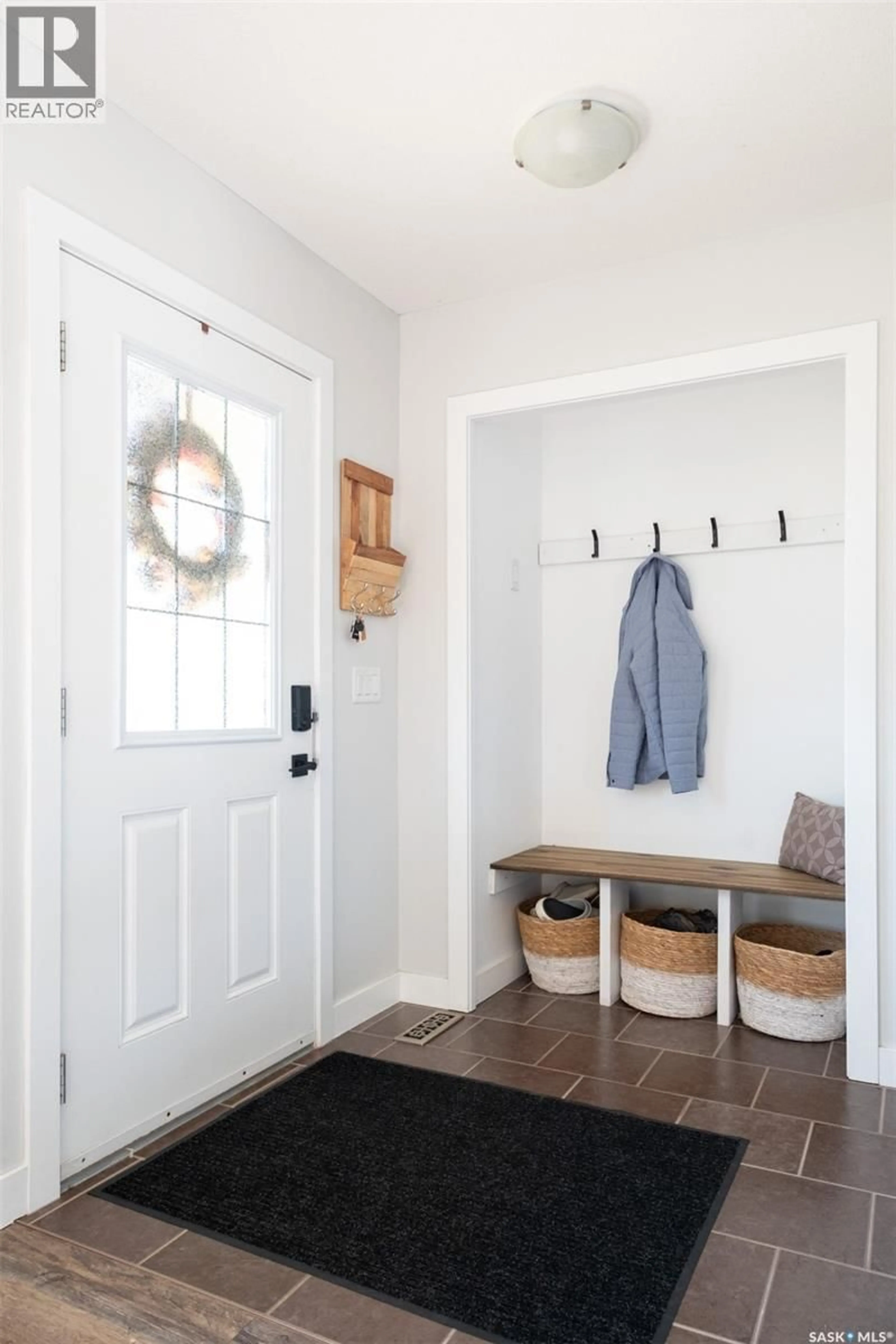 Indoor entryway for Bay - 22 STARDUST BAY, White City Saskatchewan S4L0A1