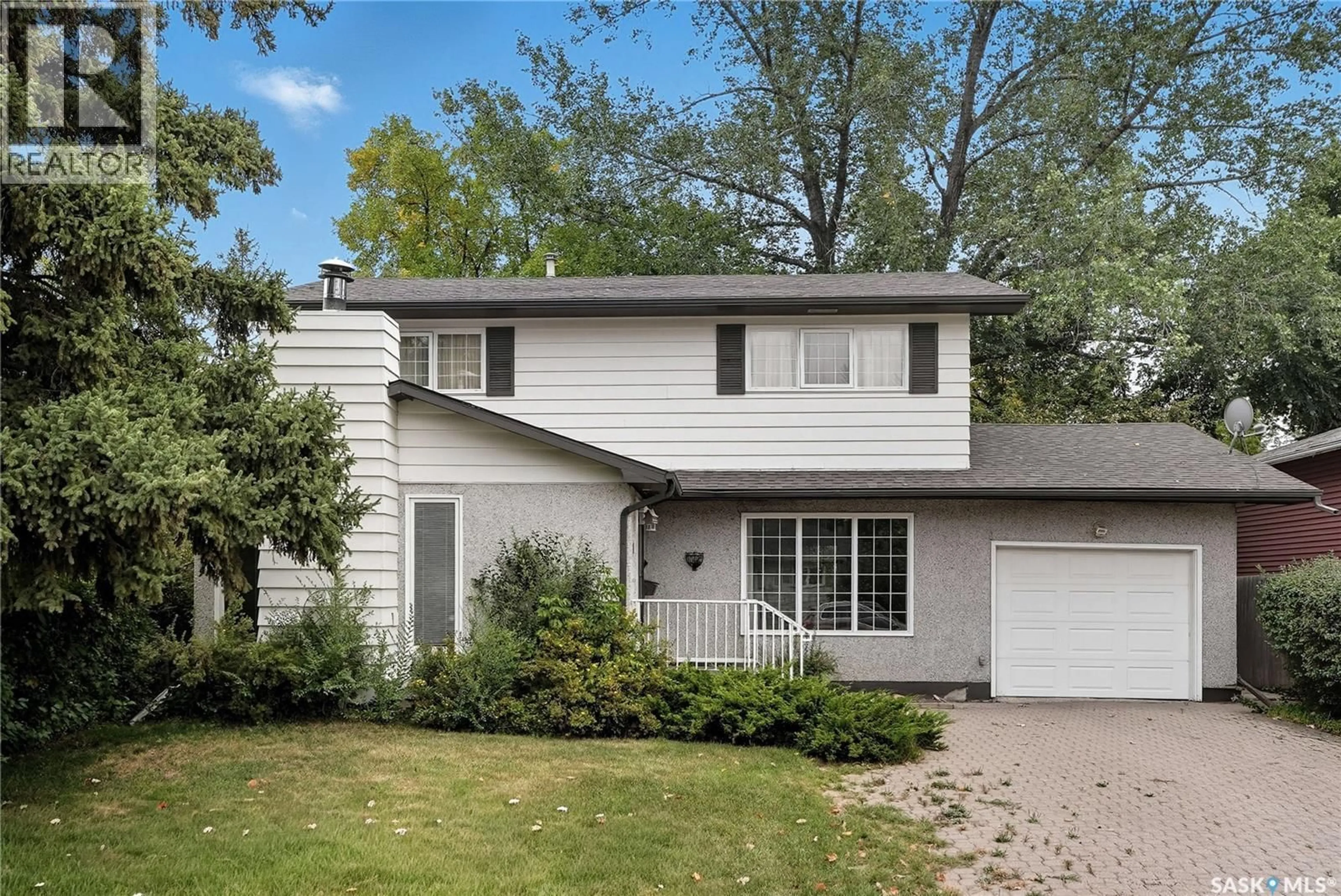 Home with vinyl exterior material, street for 11 MOXON CRESCENT, Saskatoon Saskatchewan S7H3B8