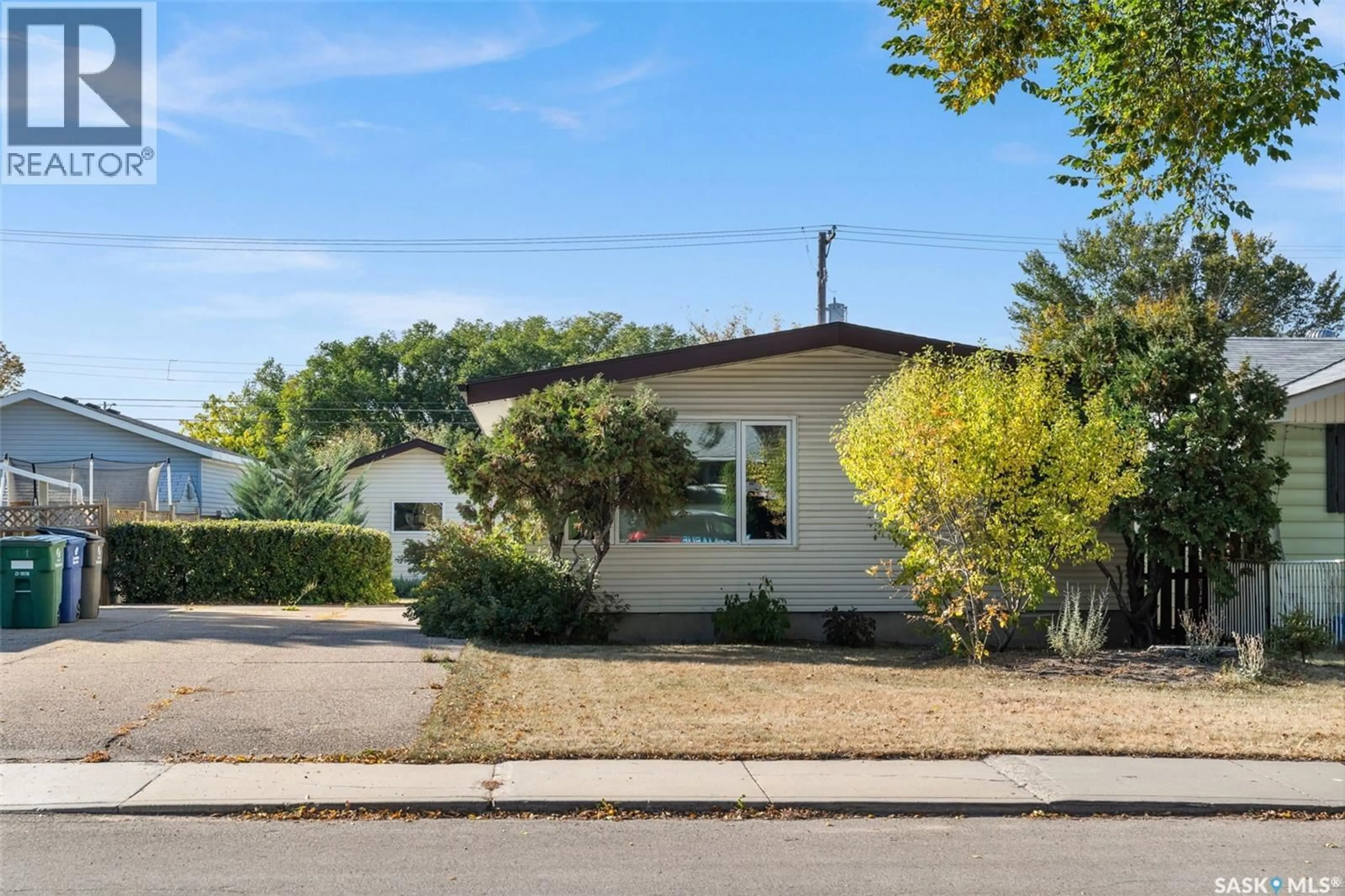 Home with vinyl exterior material, street for 1621 H AVENUE, Saskatoon Saskatchewan S7L2E9