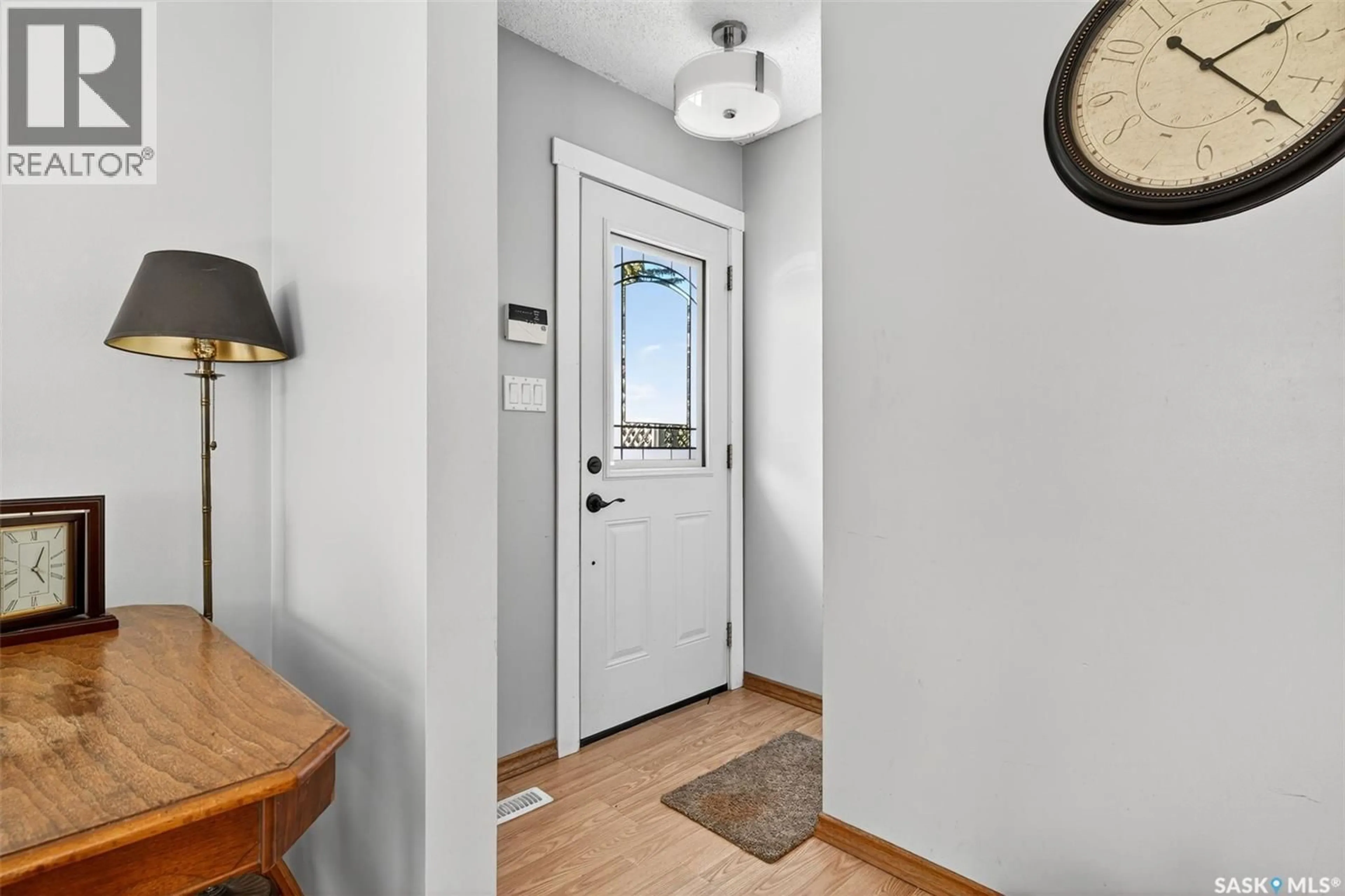 Indoor entryway for 210 CHURCH DRIVE, Regina Saskatchewan S4X1M1