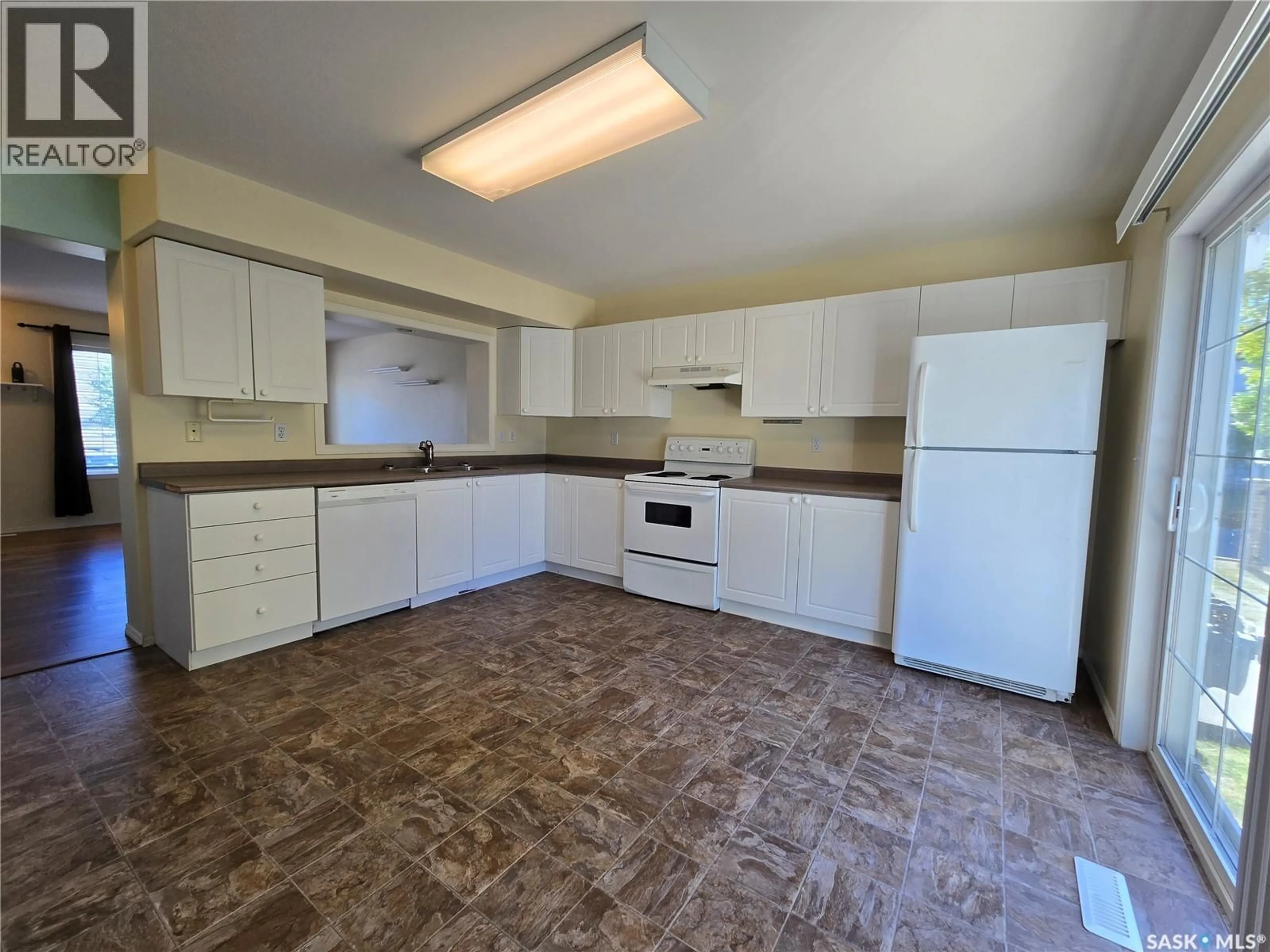 Standard kitchen, unknown for 663 - 155 BECKETT CRESCENT, Saskatoon Saskatchewan S7N4W8