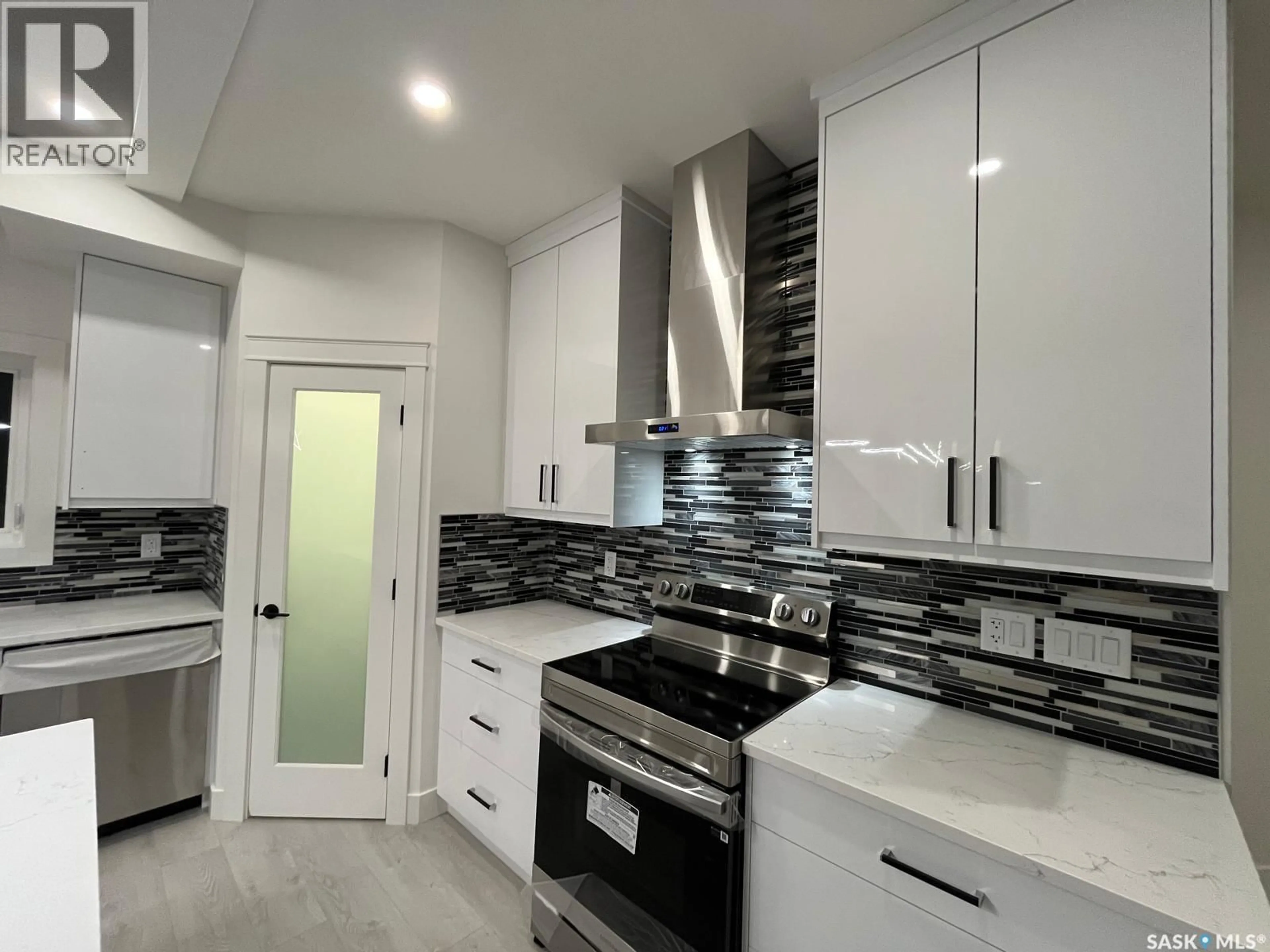 Contemporary kitchen, ceramic/tile floor for 238 STROMBERG COURT, Saskatoon Saskatchewan S7L6M9