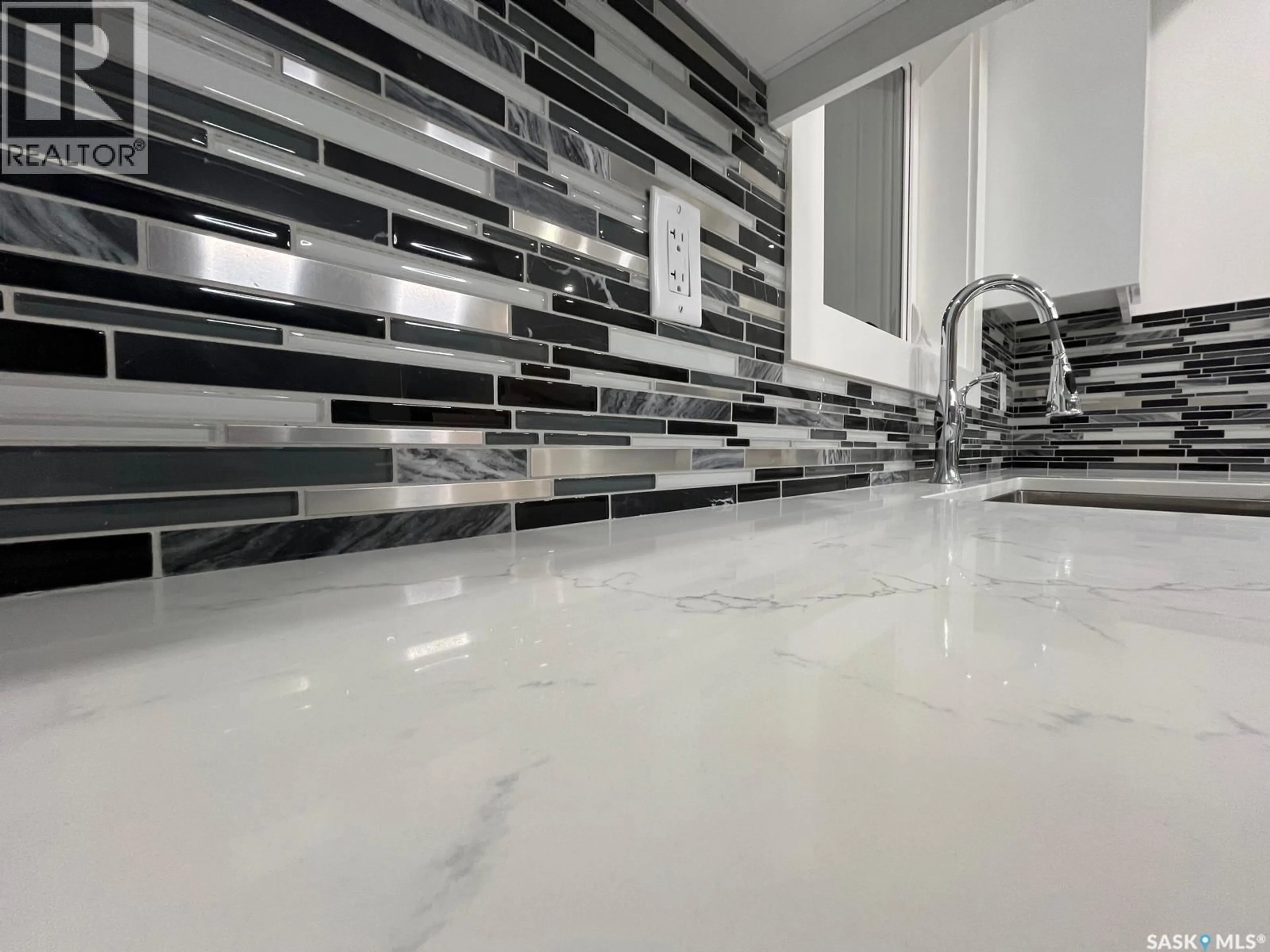 Contemporary kitchen, ceramic/tile floor for 238 STROMBERG COURT, Saskatoon Saskatchewan S7L6M9