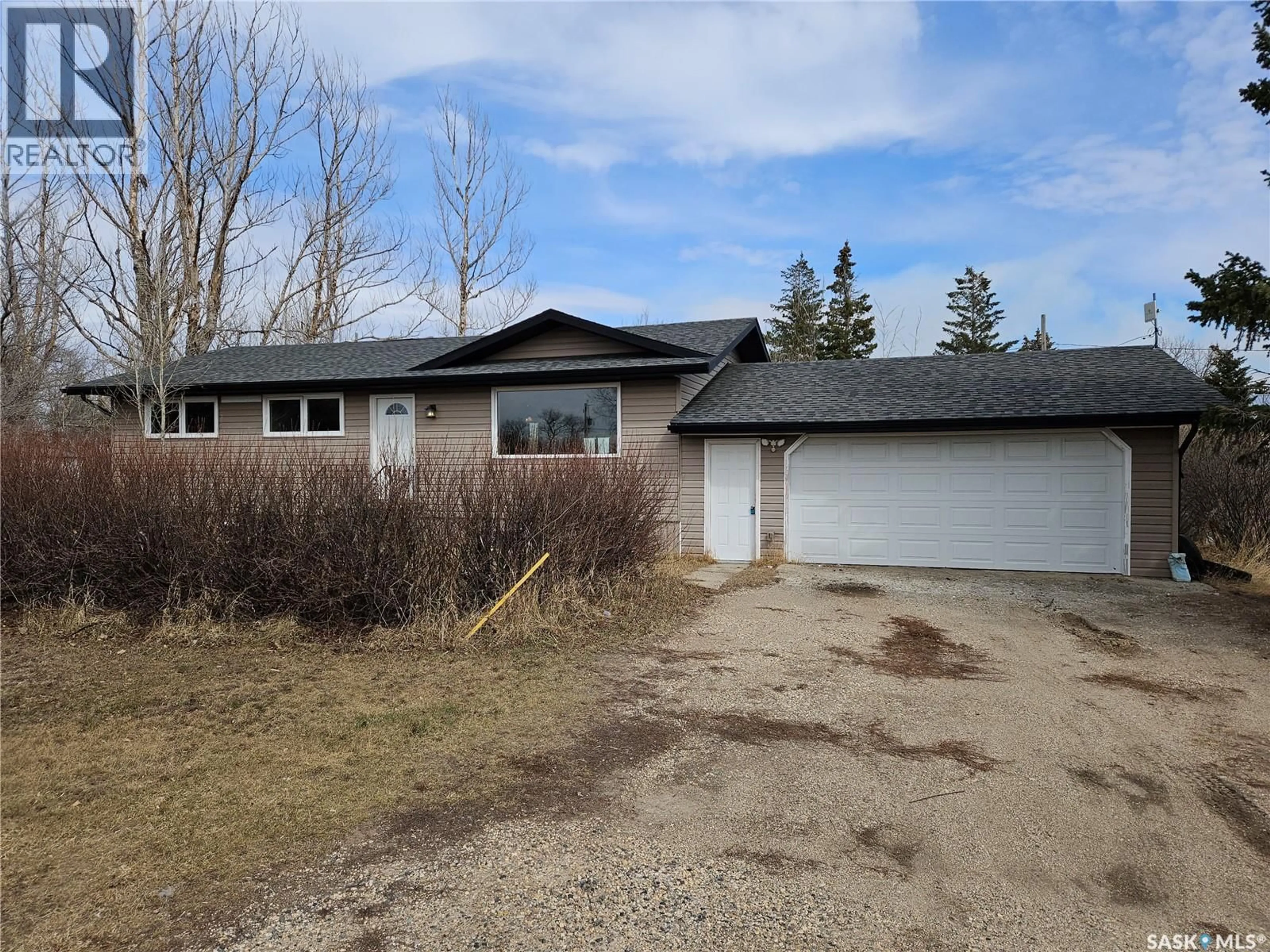 A pic from outside/outdoor area/front of a property/back of a property/a pic from drone, street for 235 JAMES STREET, Kisbey Saskatchewan S0C1L0