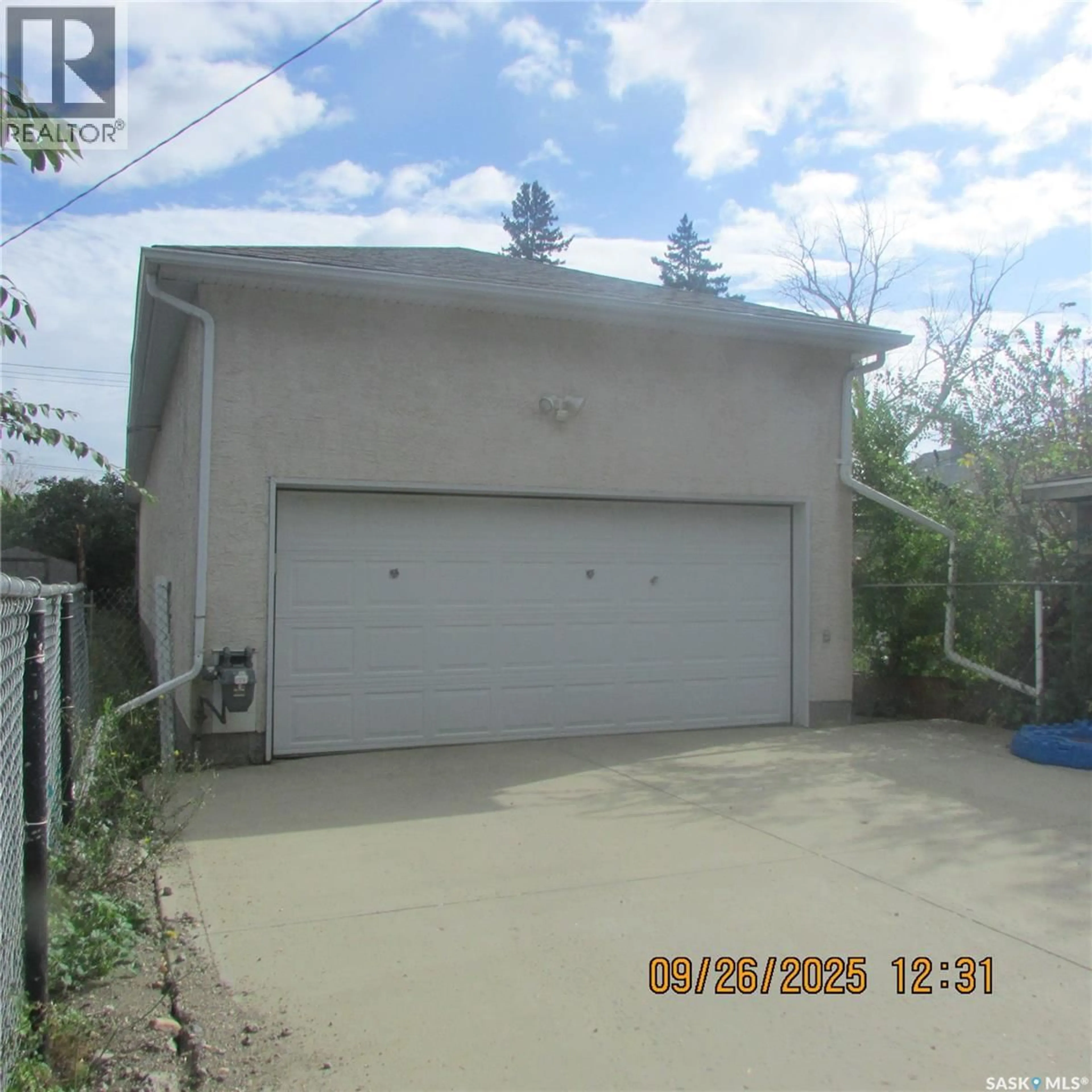 Indoor garage for 1340 MCINTOSH STREET, Regina Saskatchewan S4T5C2