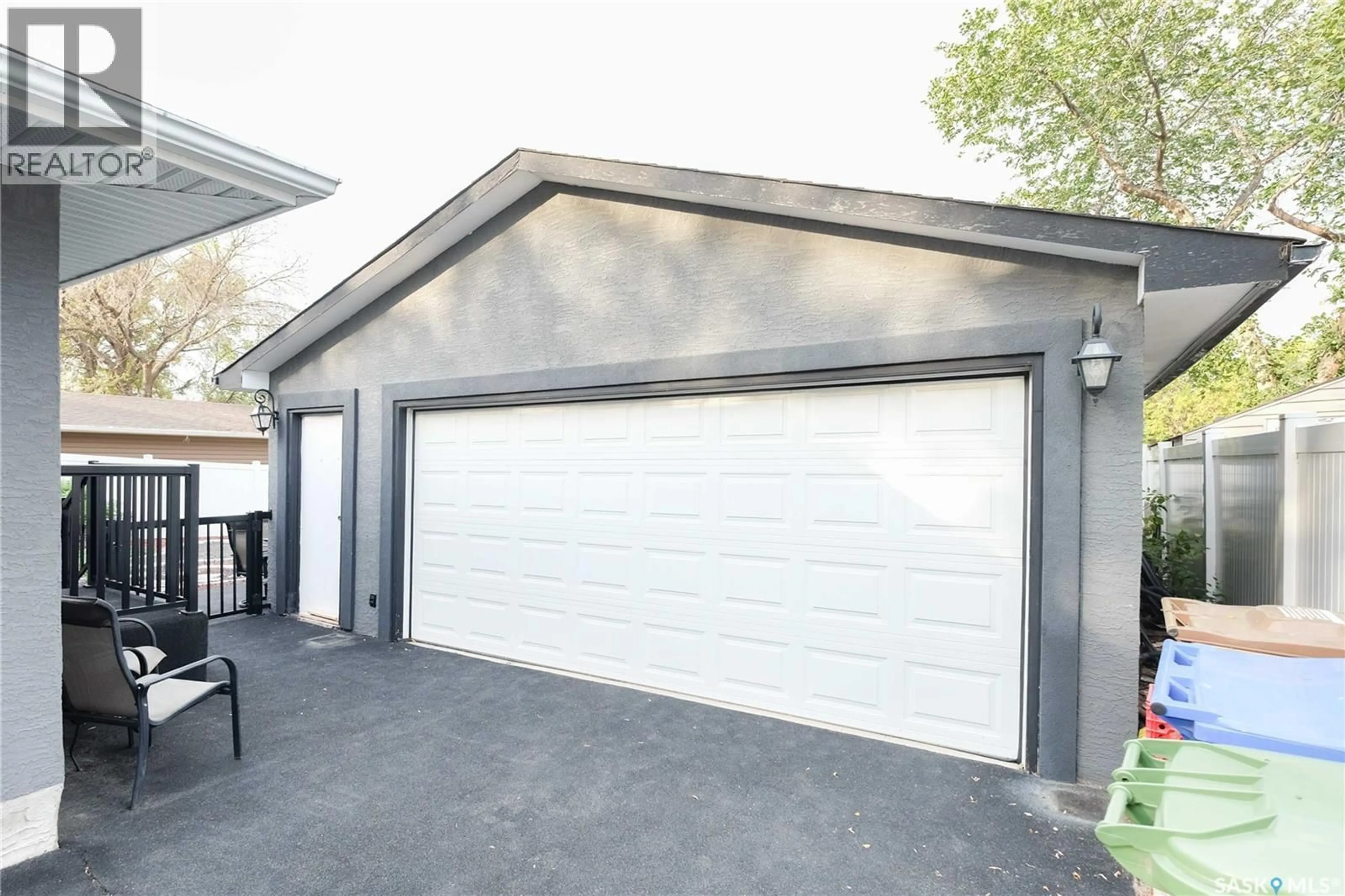 Indoor garage for 394 FAIRVIEW ROAD, Regina Saskatchewan S4R6W5