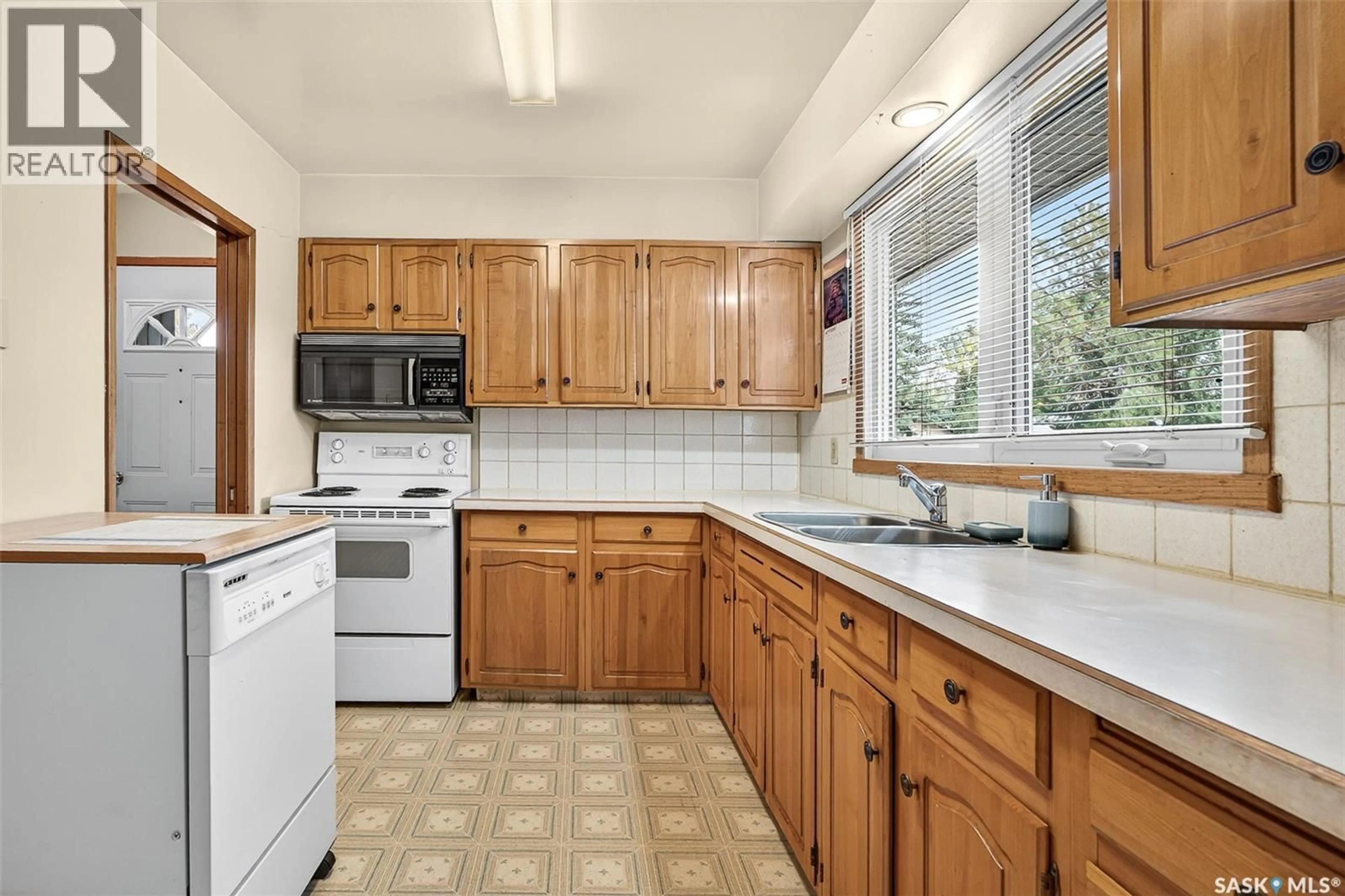 Standard kitchen, ceramic/tile floor for 1113 VAUGHAN STREET, Moose Jaw Saskatchewan S6H5P3