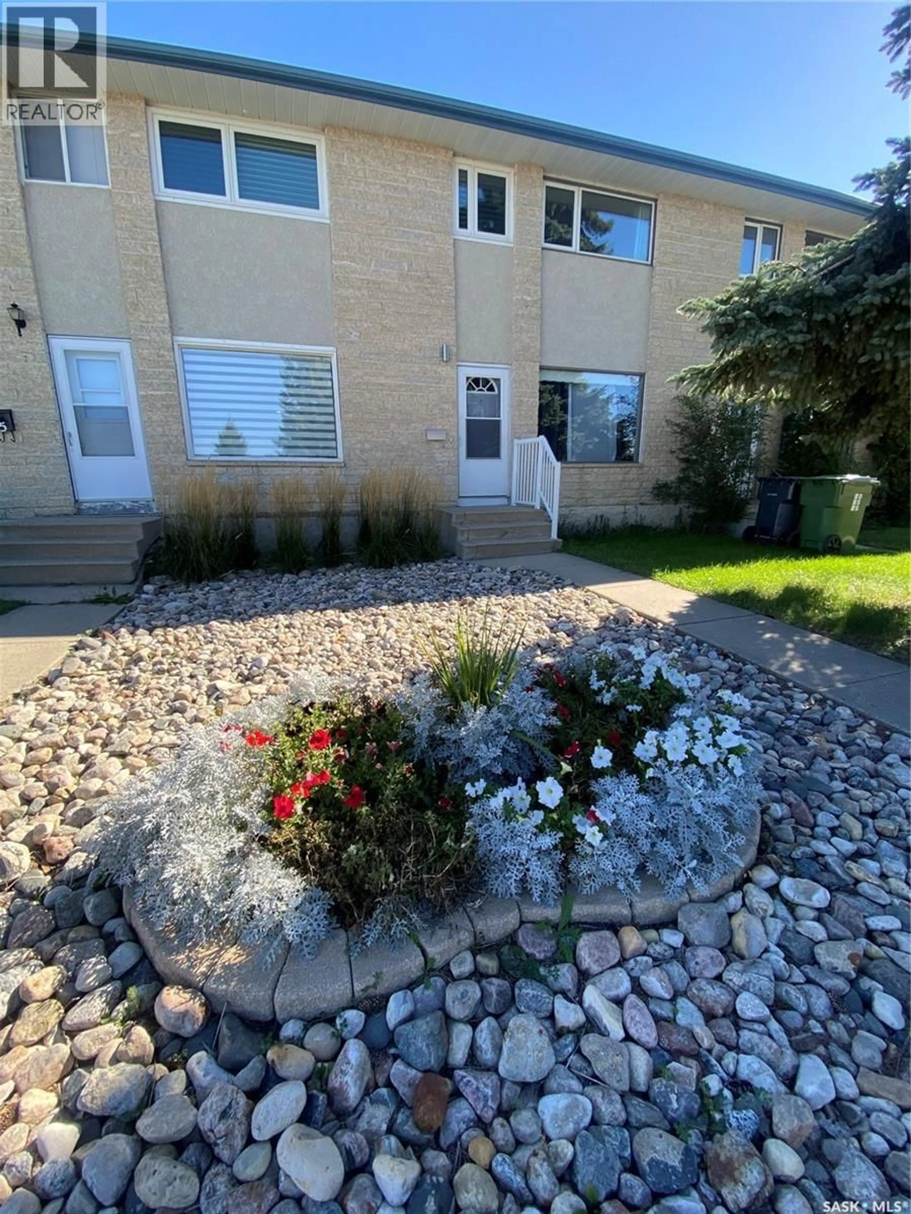 Patio, street for 7 CALWOOD CRESCENT, Yorkton Saskatchewan S3N2T5
