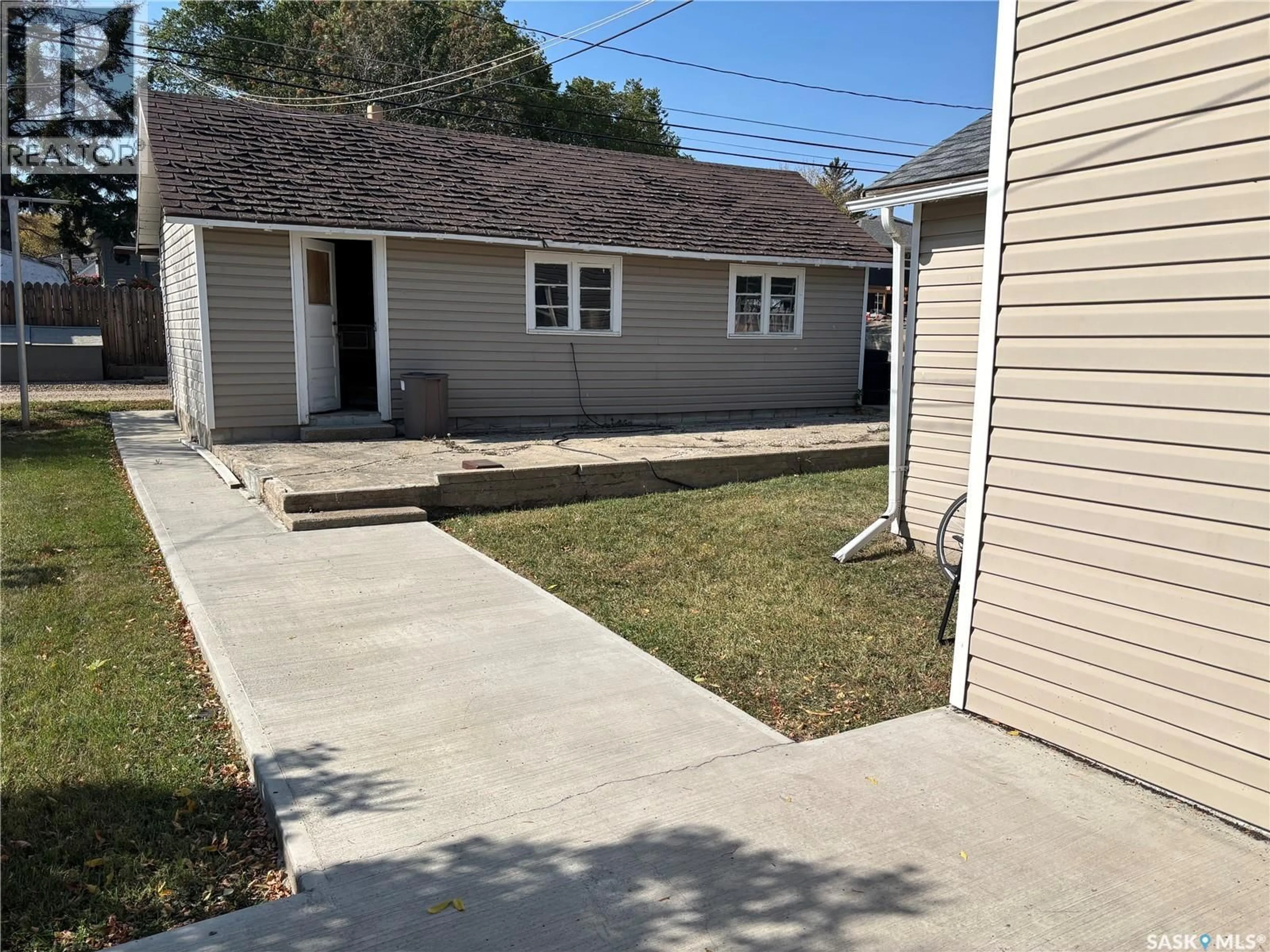 A pic from outside/outdoor area/front of a property/back of a property/a pic from drone, street for 476 4TH AVENUE, Swift Current Saskatchewan S9H0V3