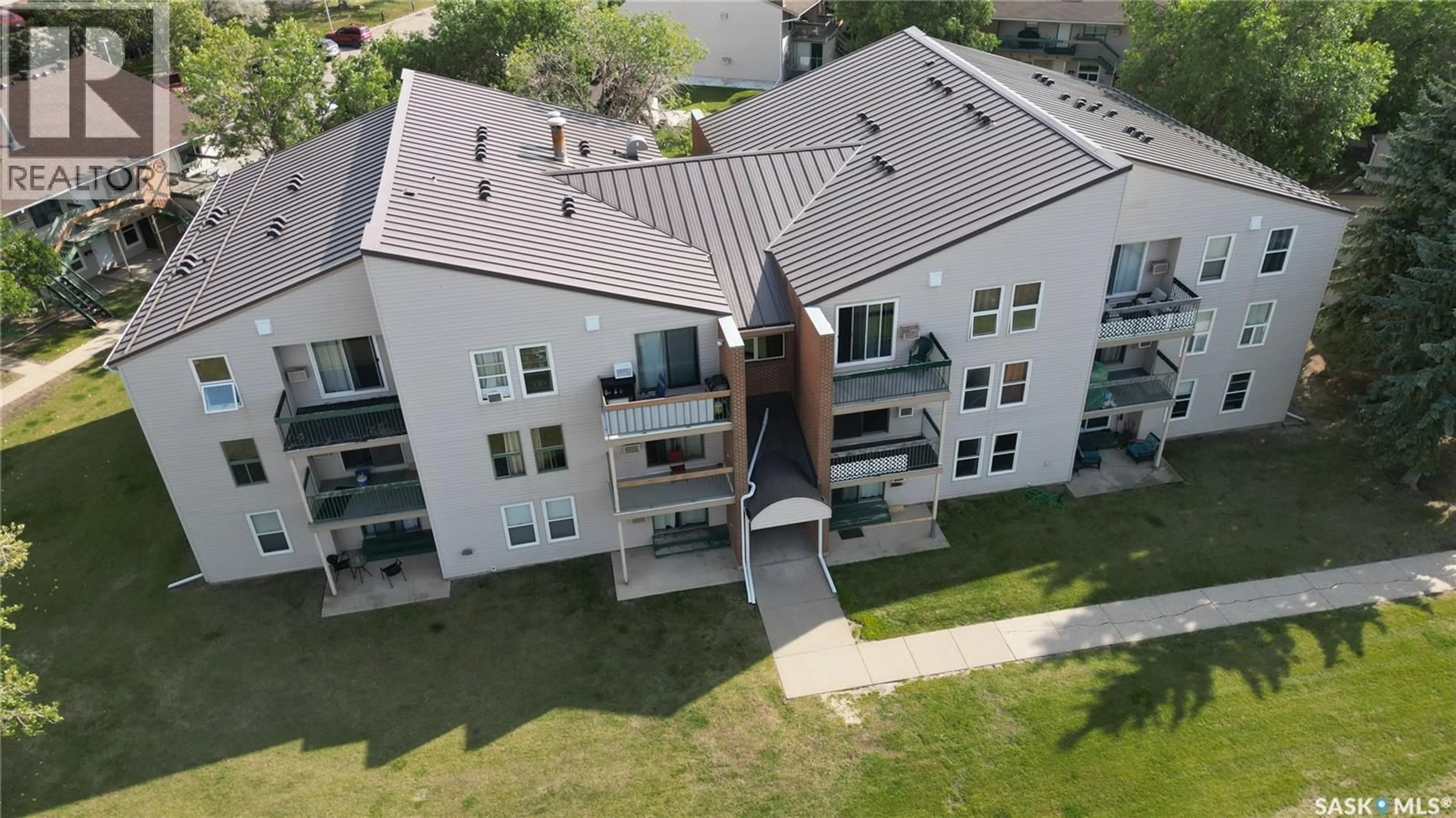 A pic from outside/outdoor area/front of a property/back of a property/a pic from drone, building for 34 - 102 NOLLET AVENUE, Regina Saskatchewan S4T7P9