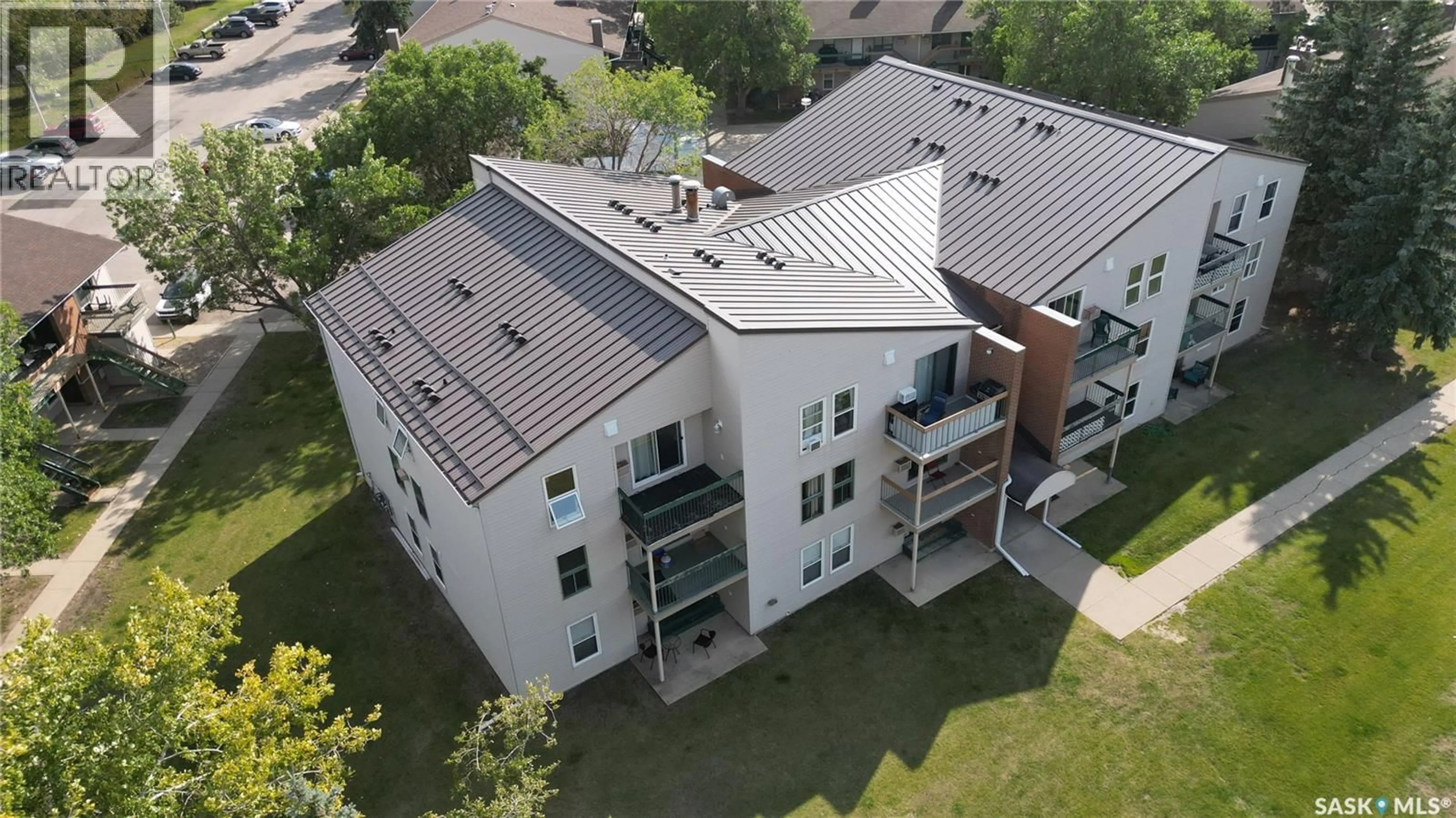 A pic from outside/outdoor area/front of a property/back of a property/a pic from drone, building for 34 - 102 NOLLET AVENUE, Regina Saskatchewan S4T7P9