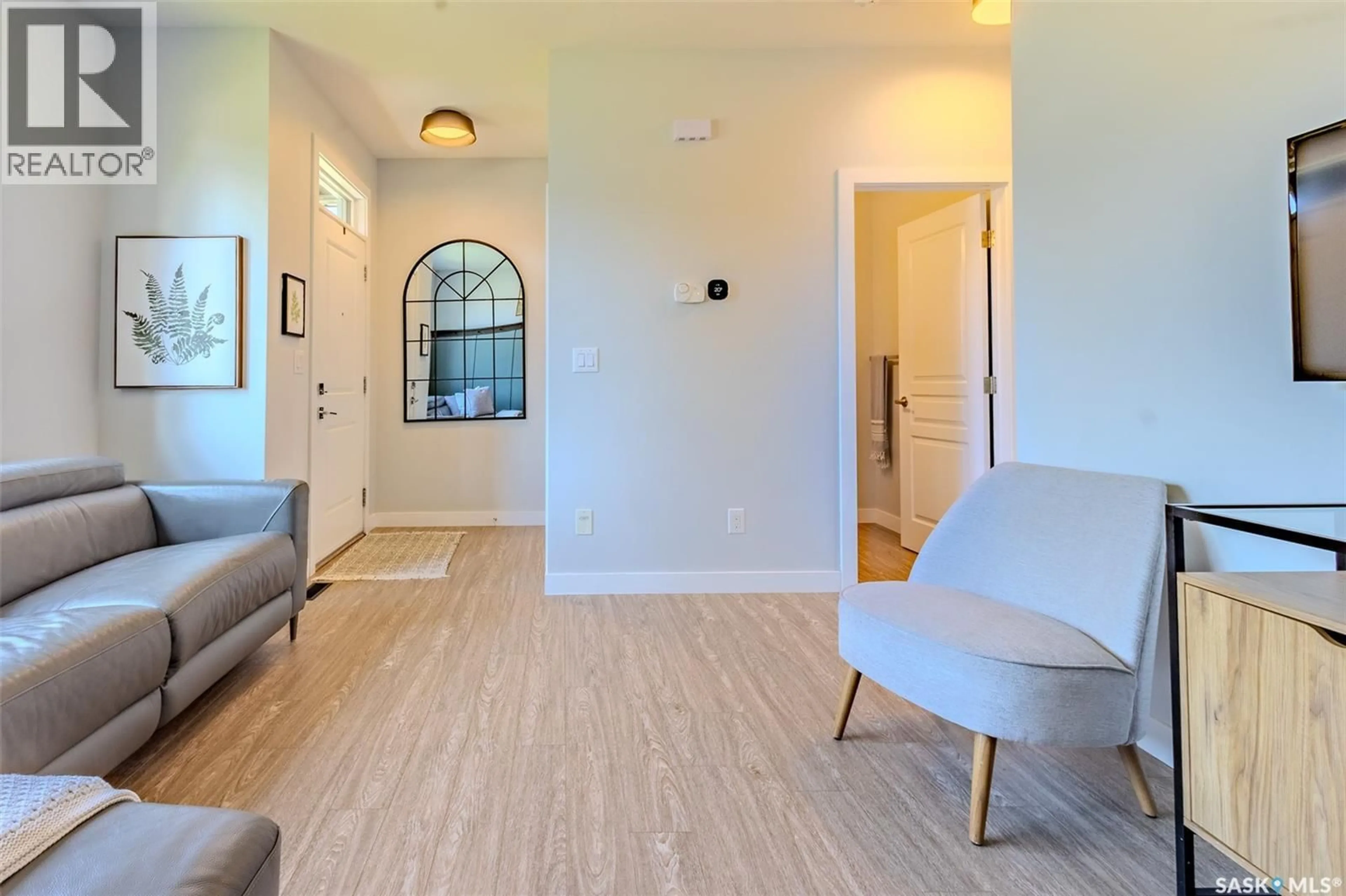 Indoor entryway for 1050 KOLYNCHUK CRESCENT, Saskatoon Saskatchewan S7T0X4