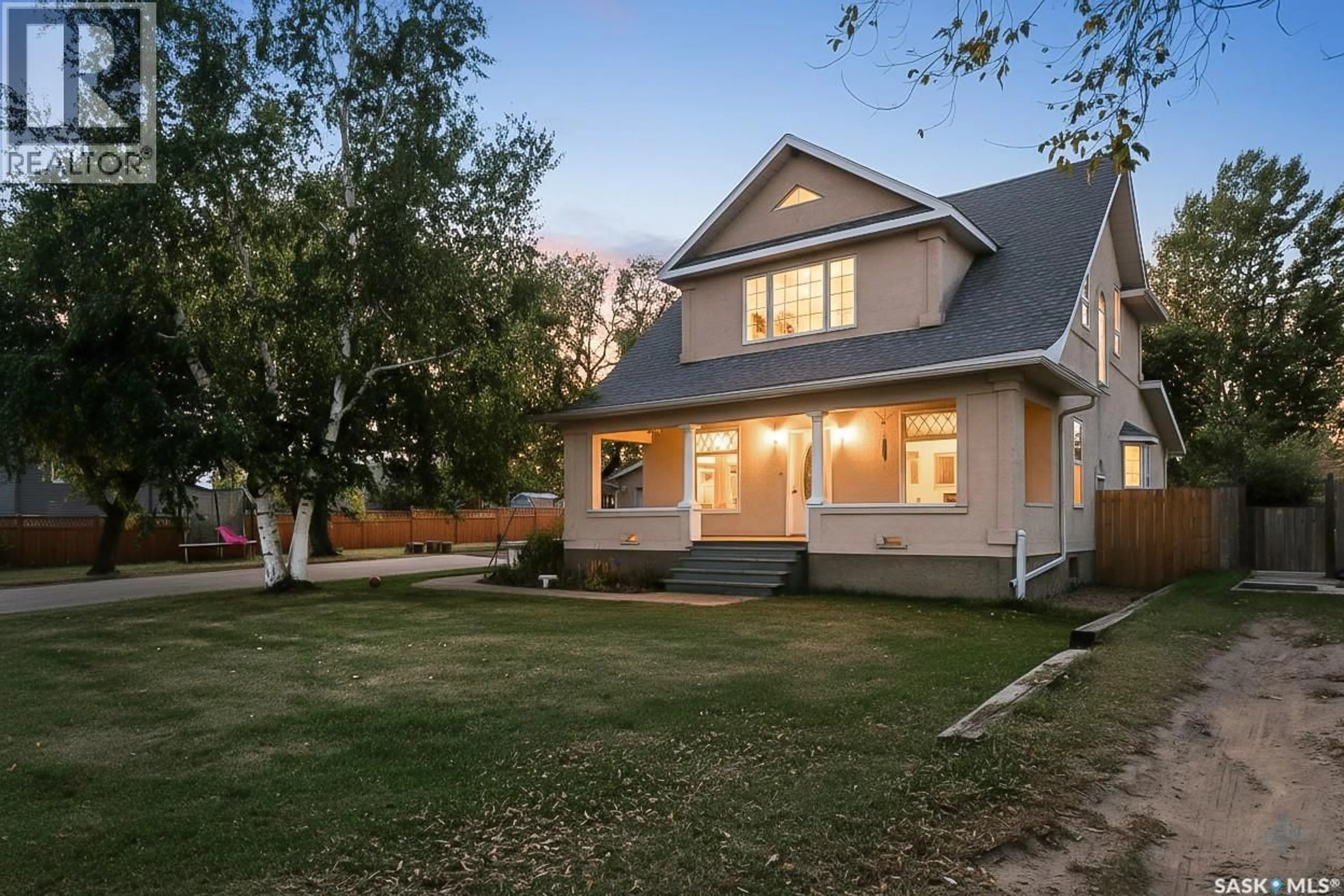 Home with vinyl exterior material, street for 118 CONWAY STREET, Mortlach Saskatchewan S0H3E0