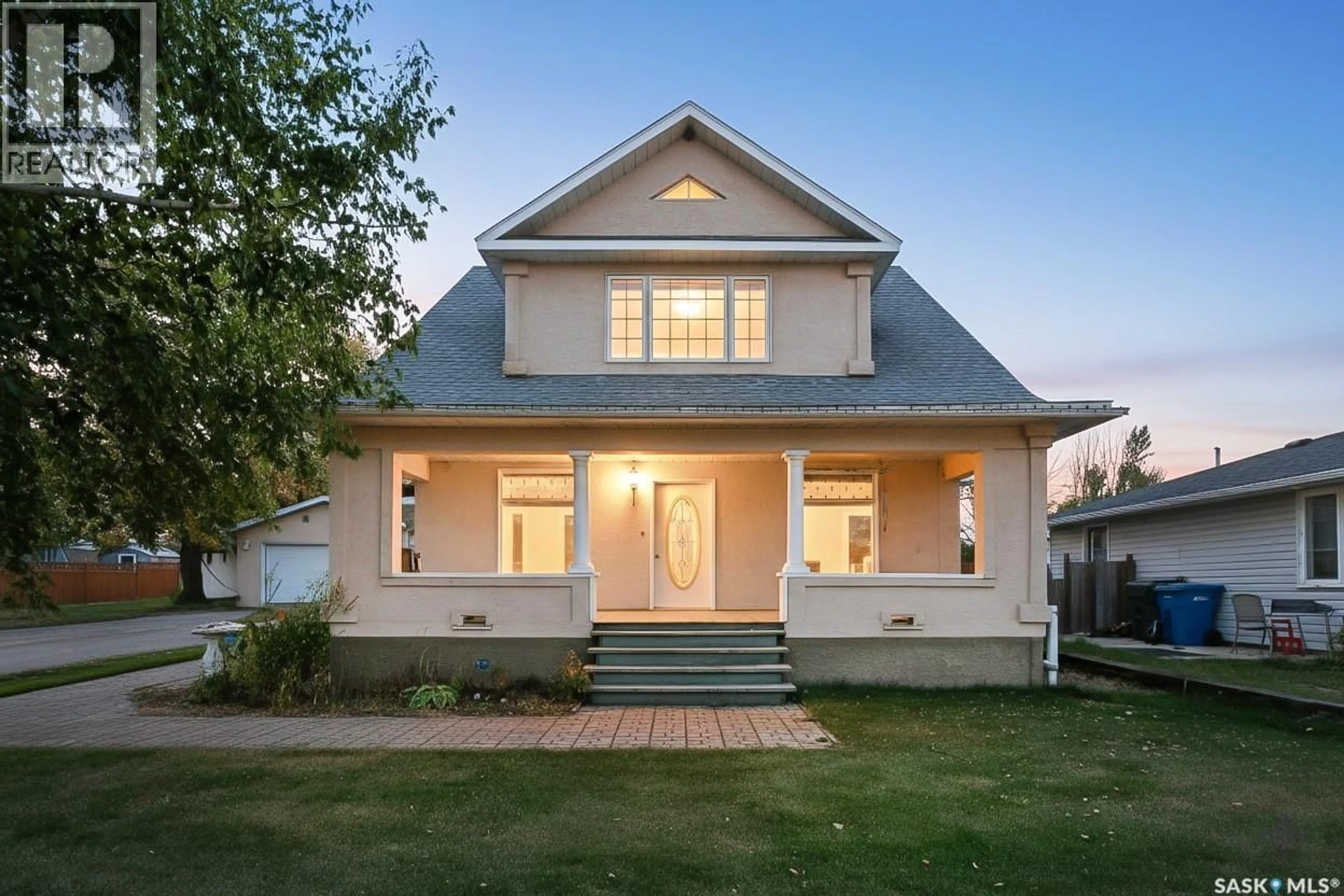 Home with vinyl exterior material, street for 118 CONWAY STREET, Mortlach Saskatchewan S0H3E0