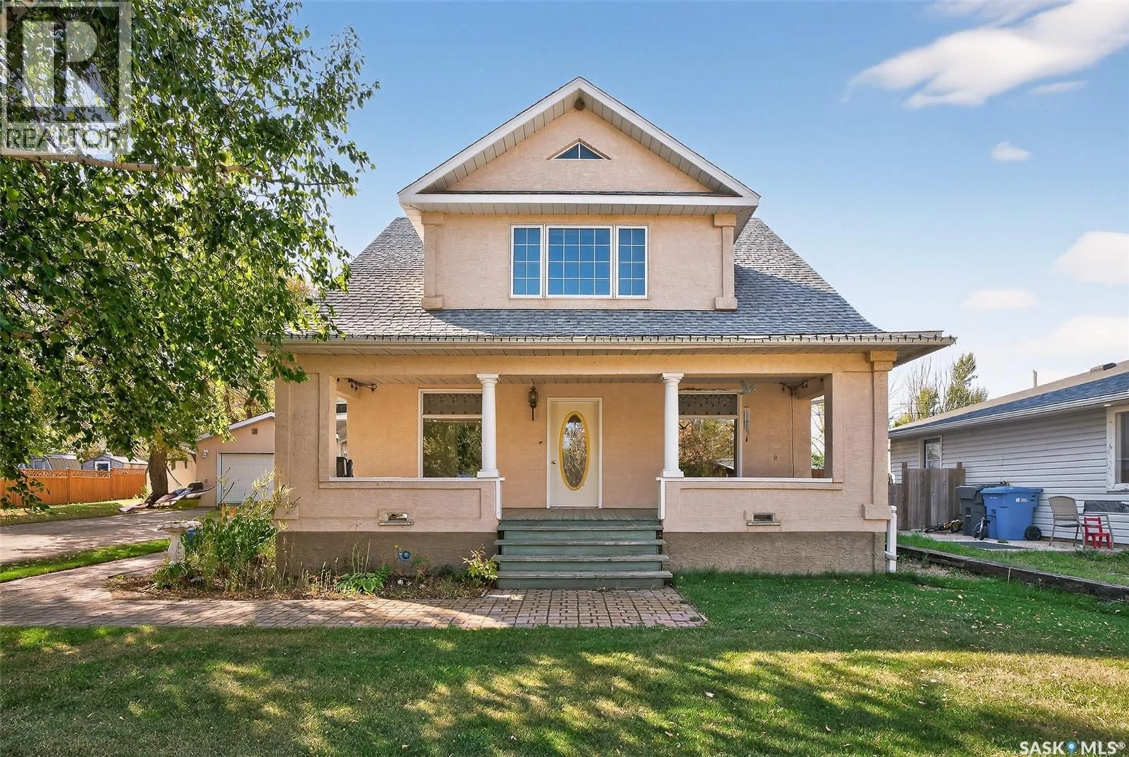 Home with vinyl exterior material, street for 118 CONWAY STREET, Mortlach Saskatchewan S0H3E0