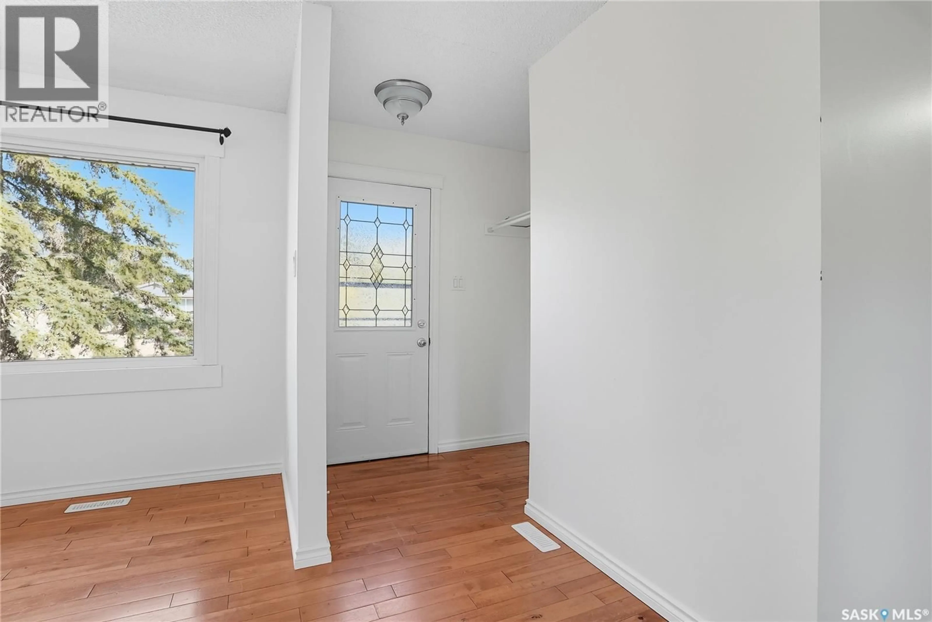 Indoor entryway for 2 YOUNG CRESCENT, Saskatoon Saskatchewan S7J2C4