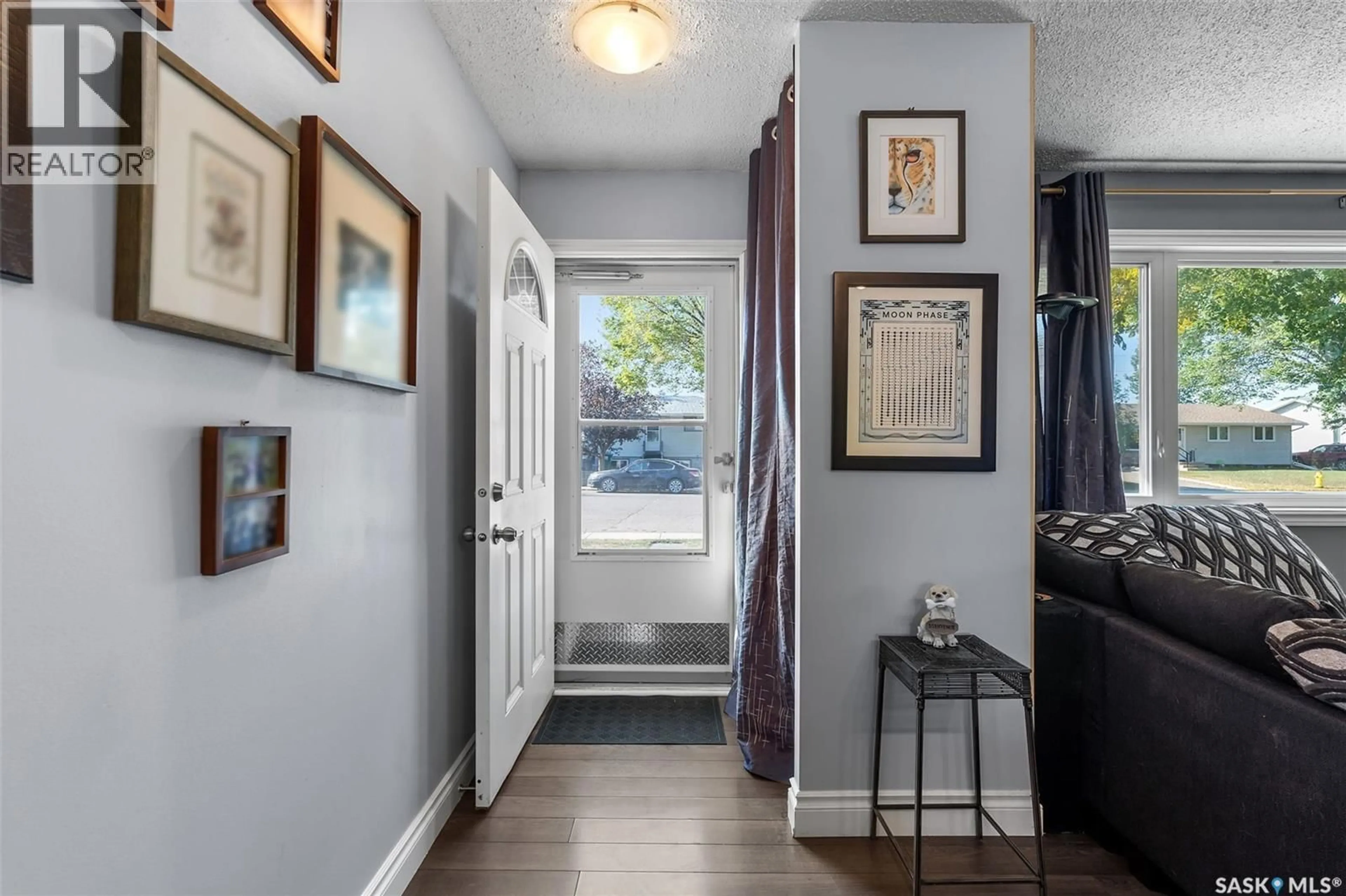Indoor entryway for 342 VANCOUVER AVENUE, Saskatoon Saskatchewan S7L3P6