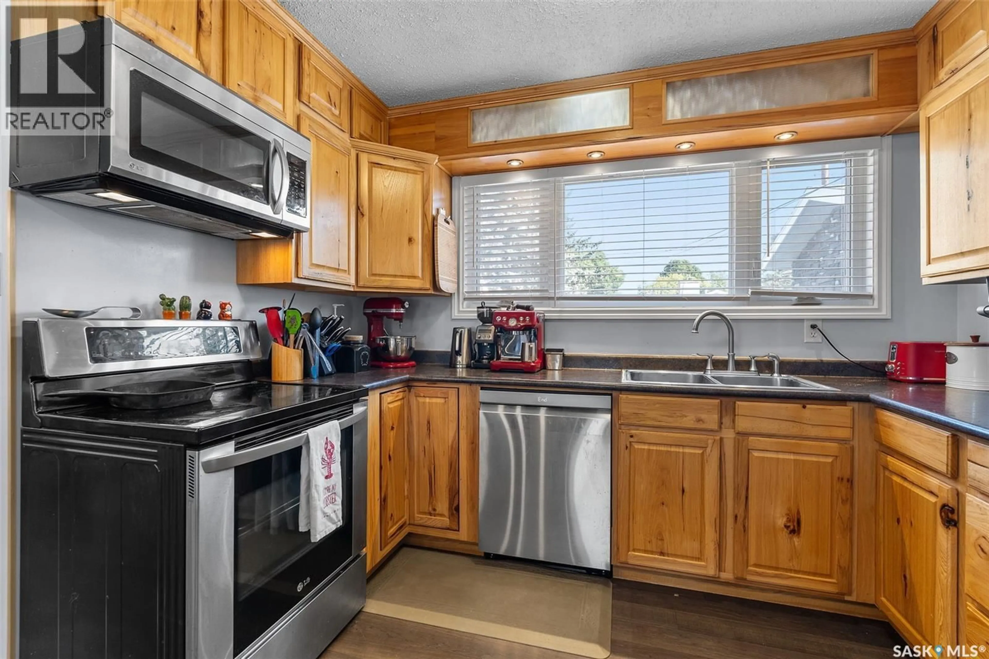 Standard kitchen, wood/laminate floor for 342 VANCOUVER AVENUE, Saskatoon Saskatchewan S7L3P6